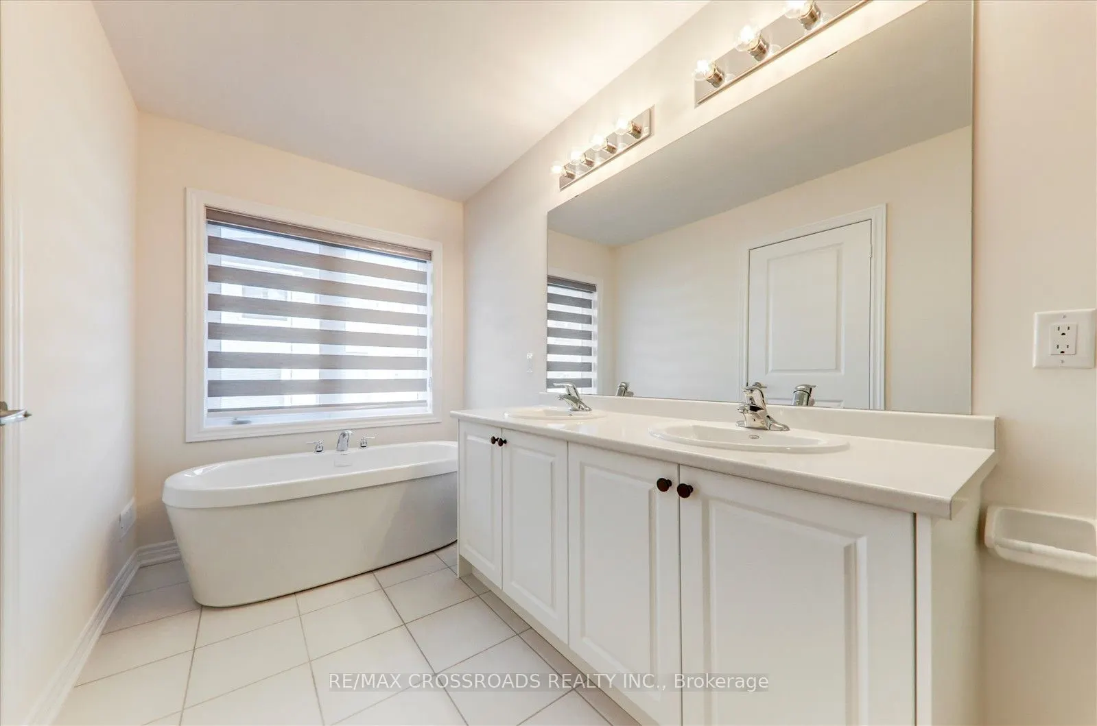 2077 Horace Duncan Crescent