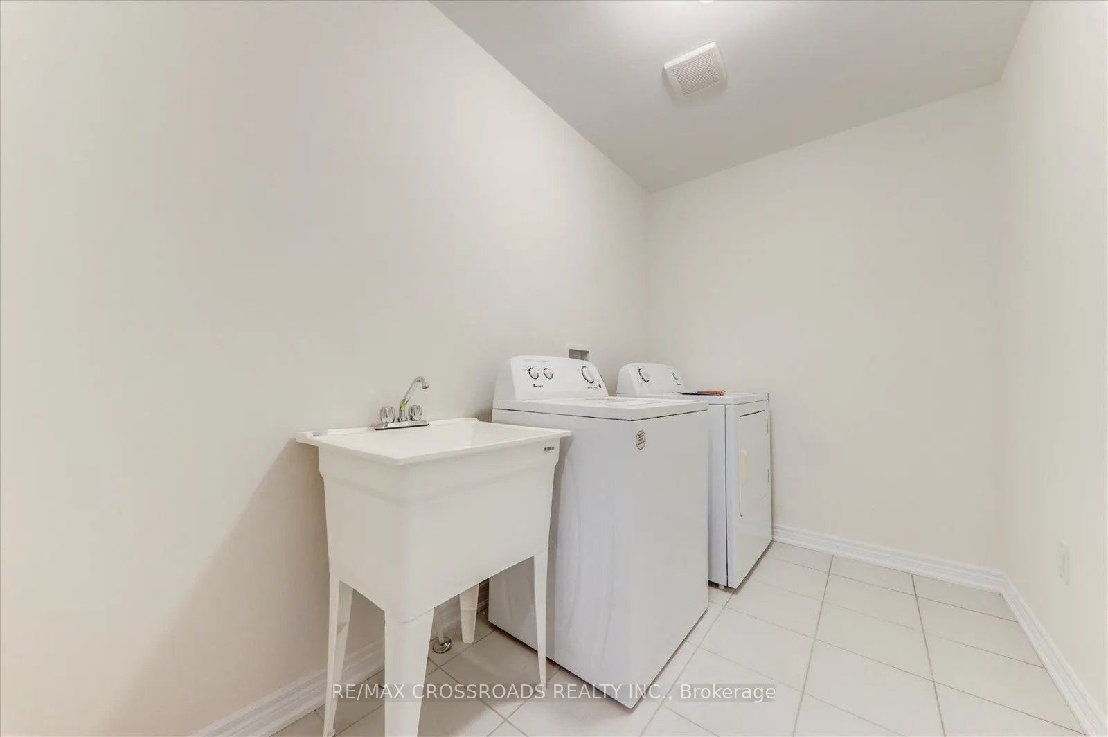 2077 Horace Duncan Crescent