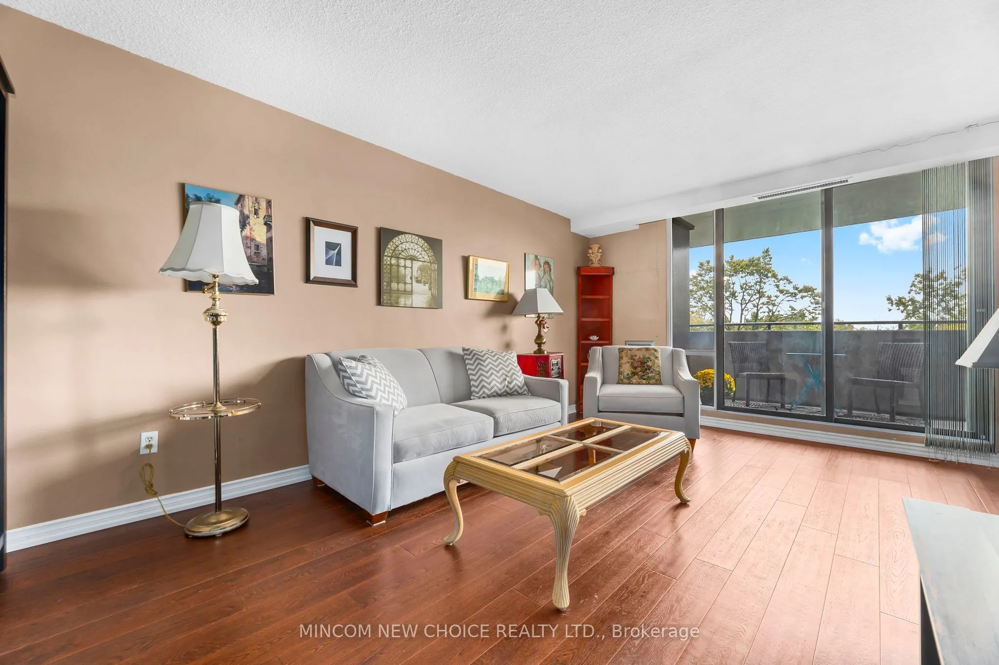 92 Church Street S, #411