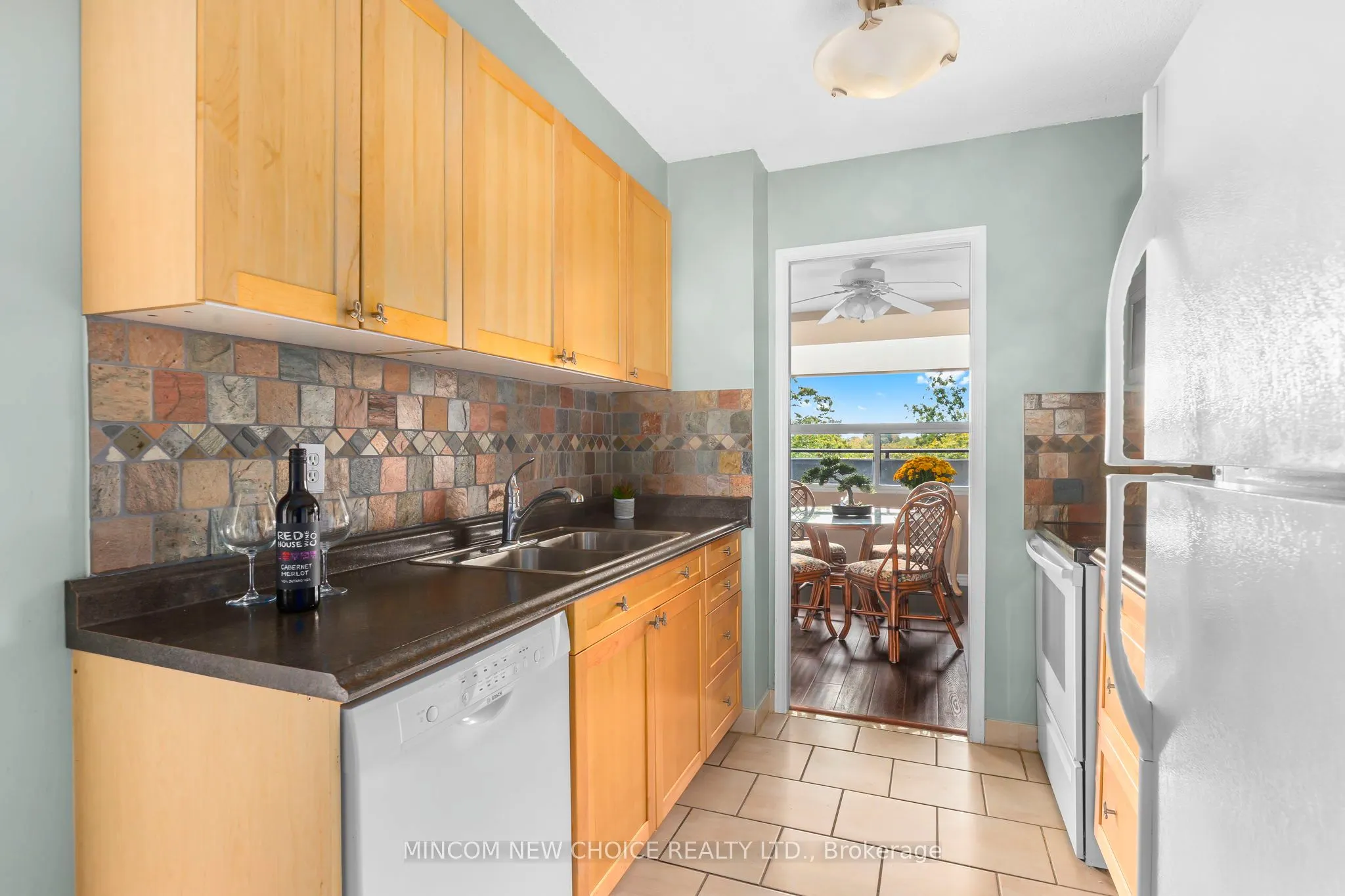 92 Church Street S, #411