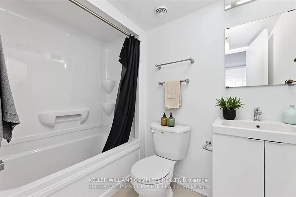 1740 Simcoe Street N, #40