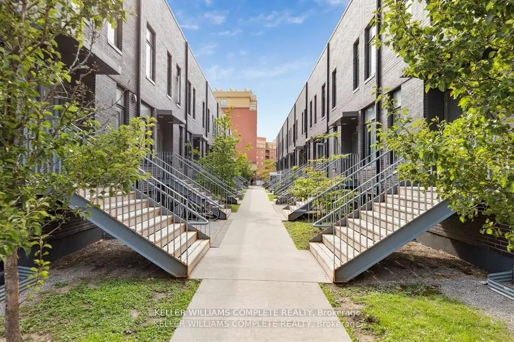 1740 Simcoe Street N, #40