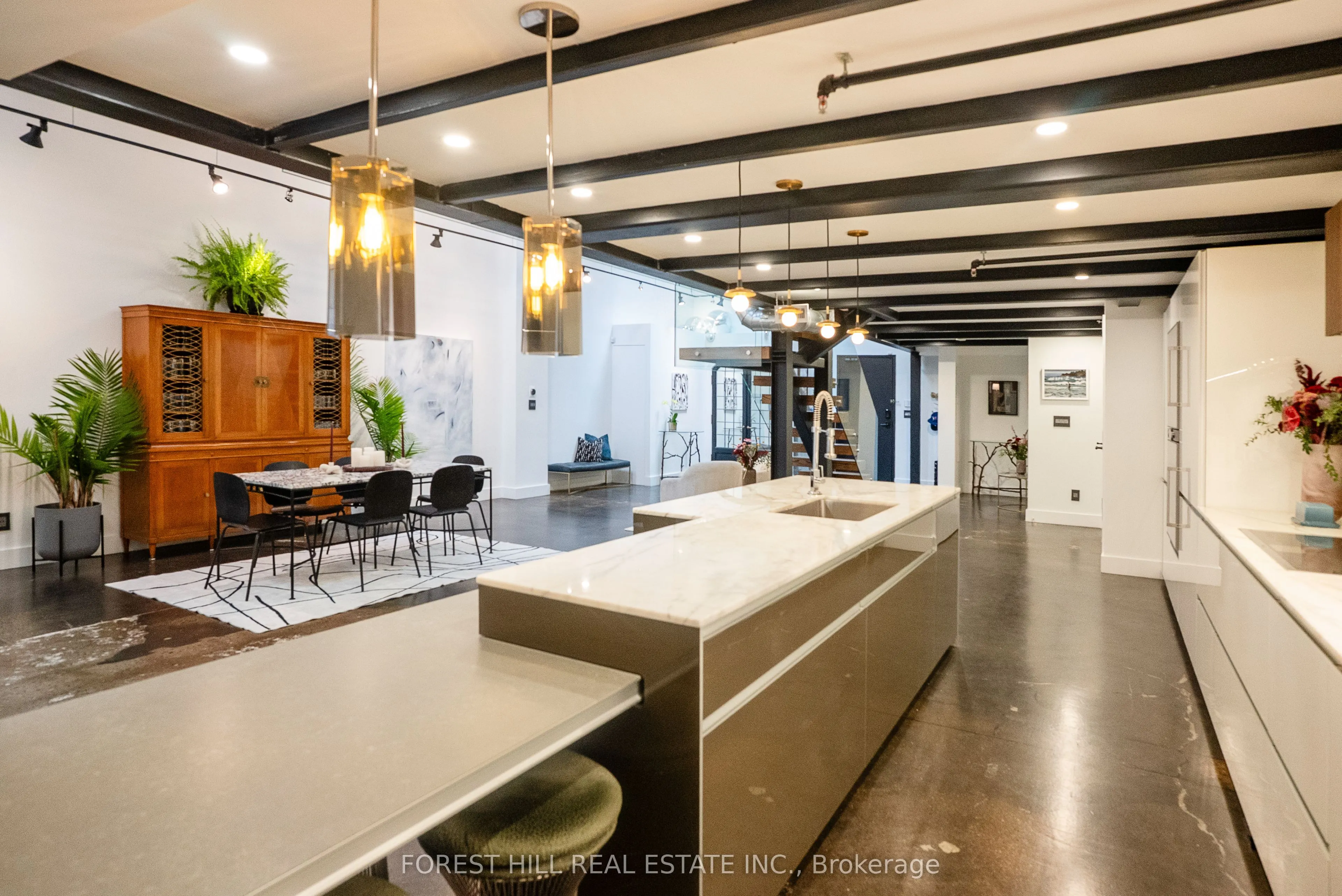 326 Carlaw Avenue, #123