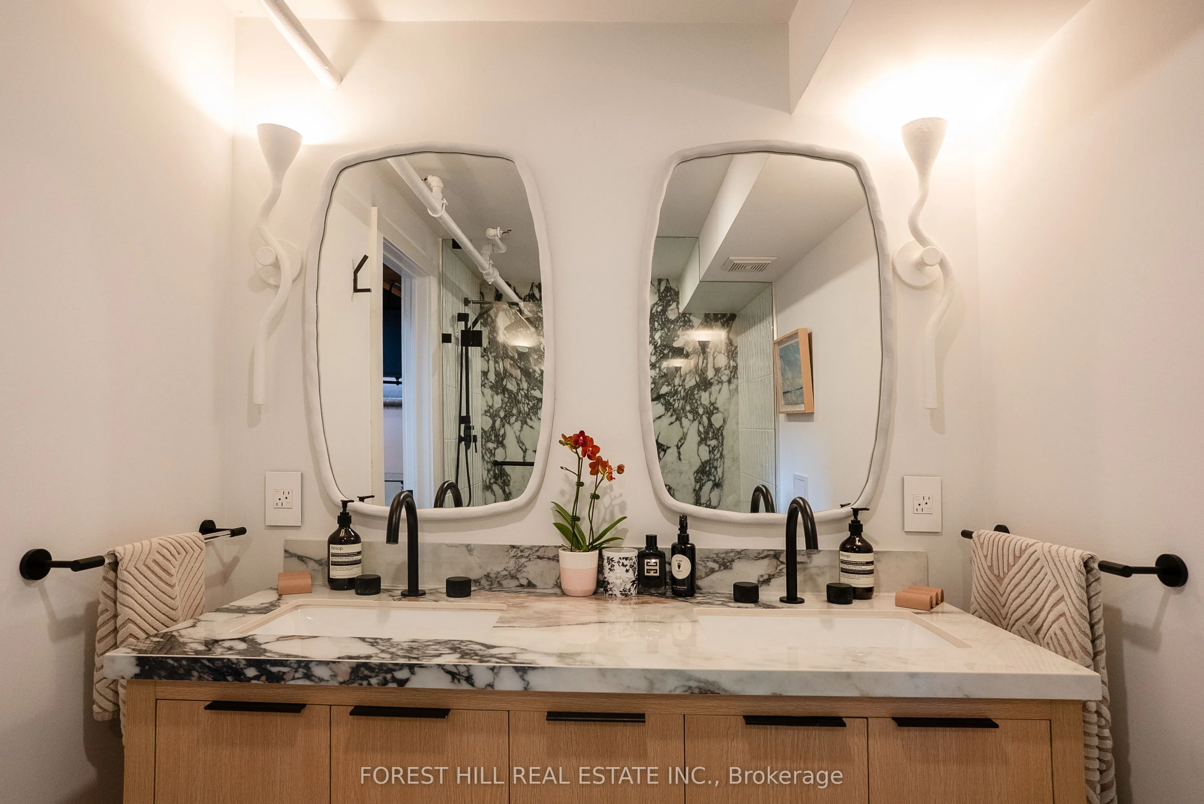 326 Carlaw Avenue, #123