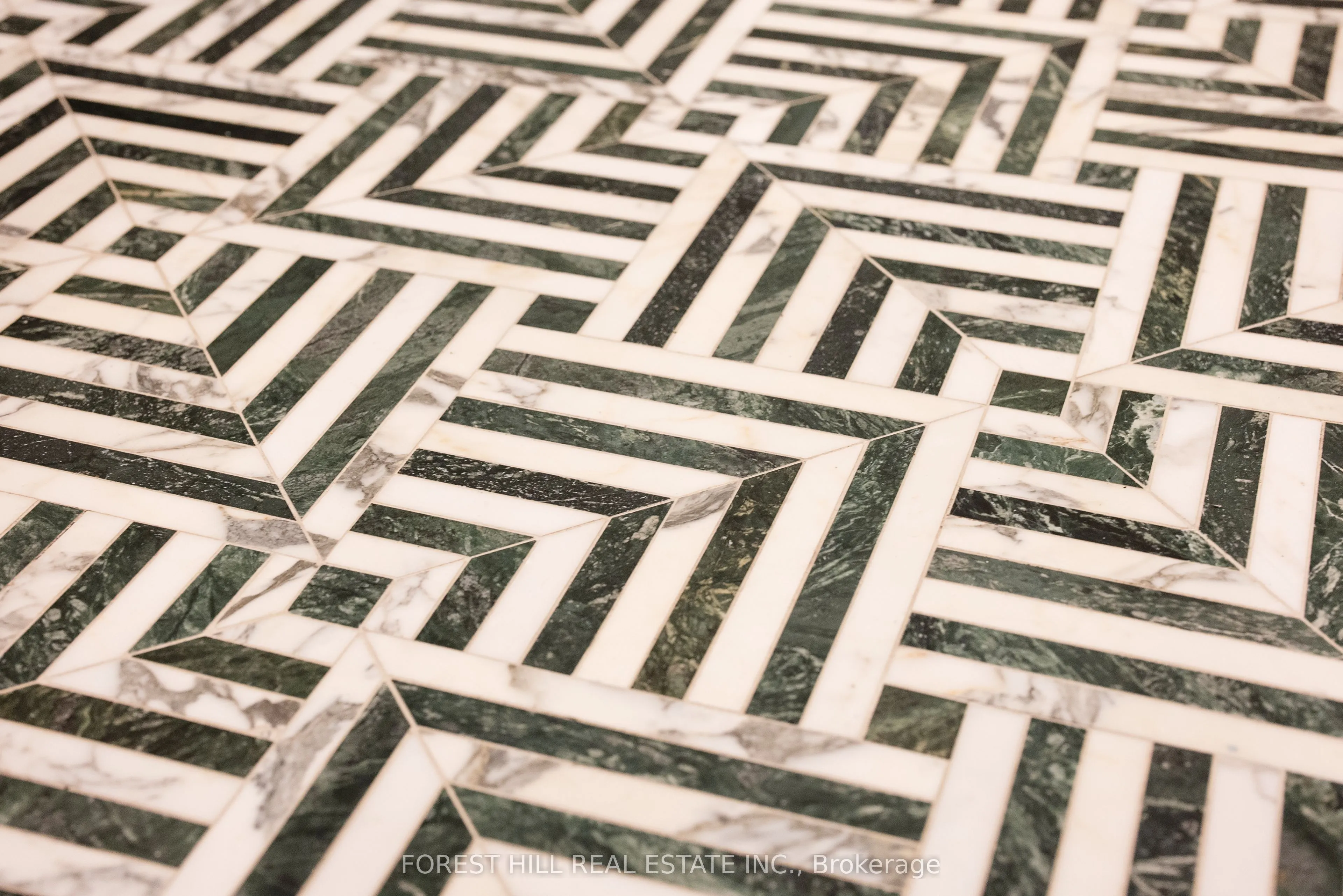 326 Carlaw Avenue, #123