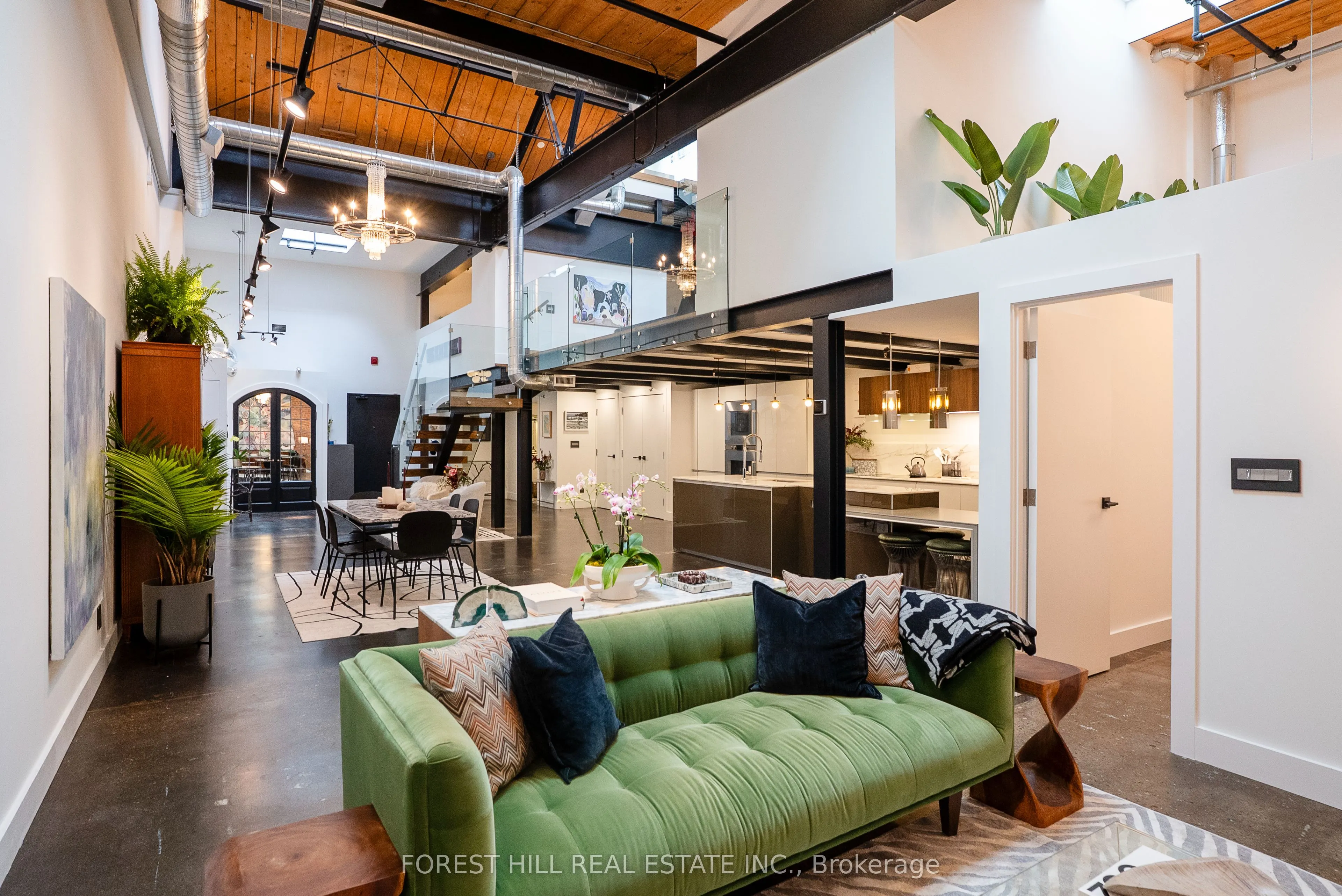 326 Carlaw Avenue, #123