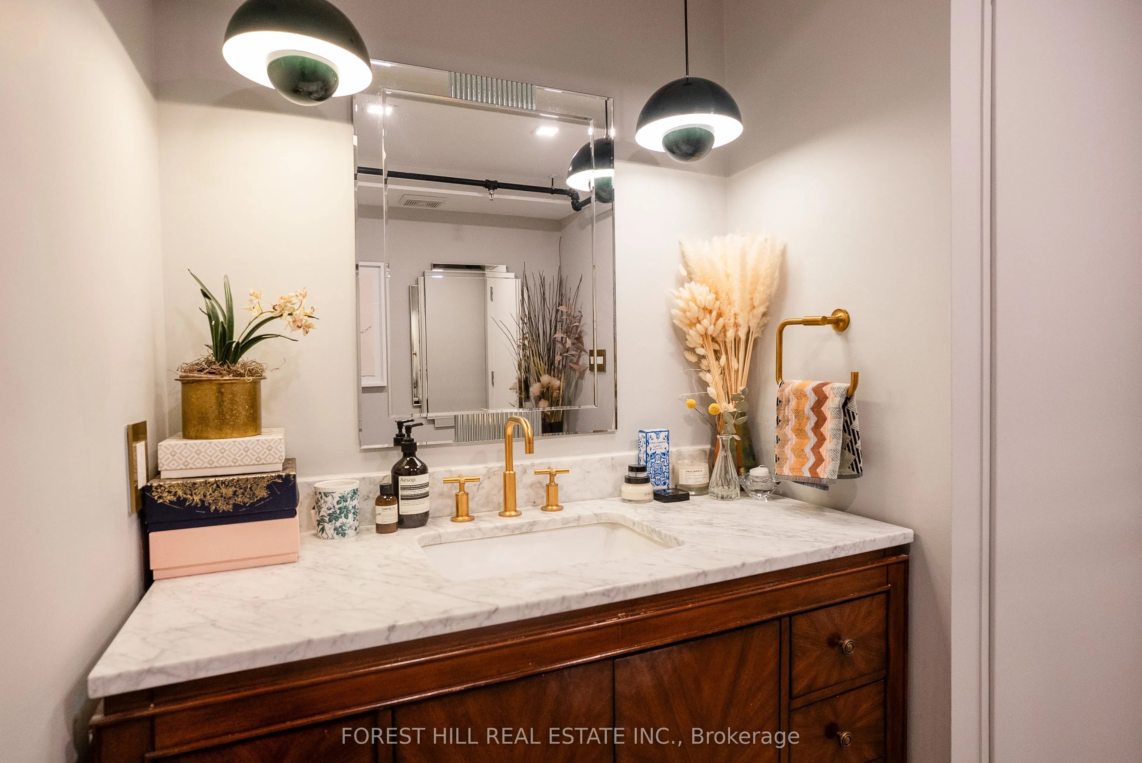 326 Carlaw Avenue, #123