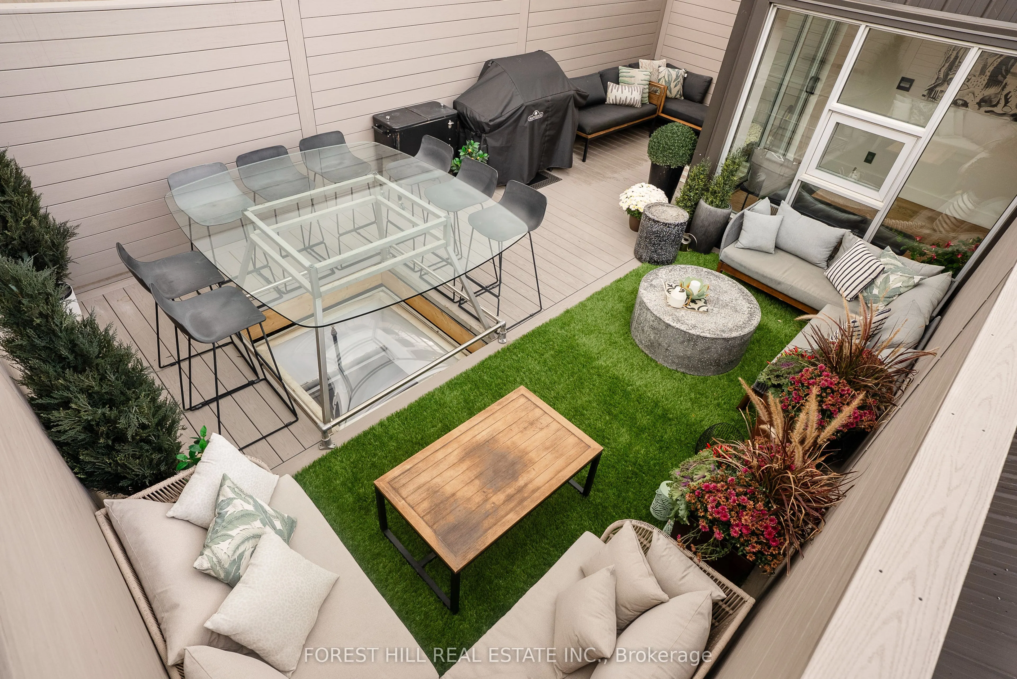 326 Carlaw Avenue, #123