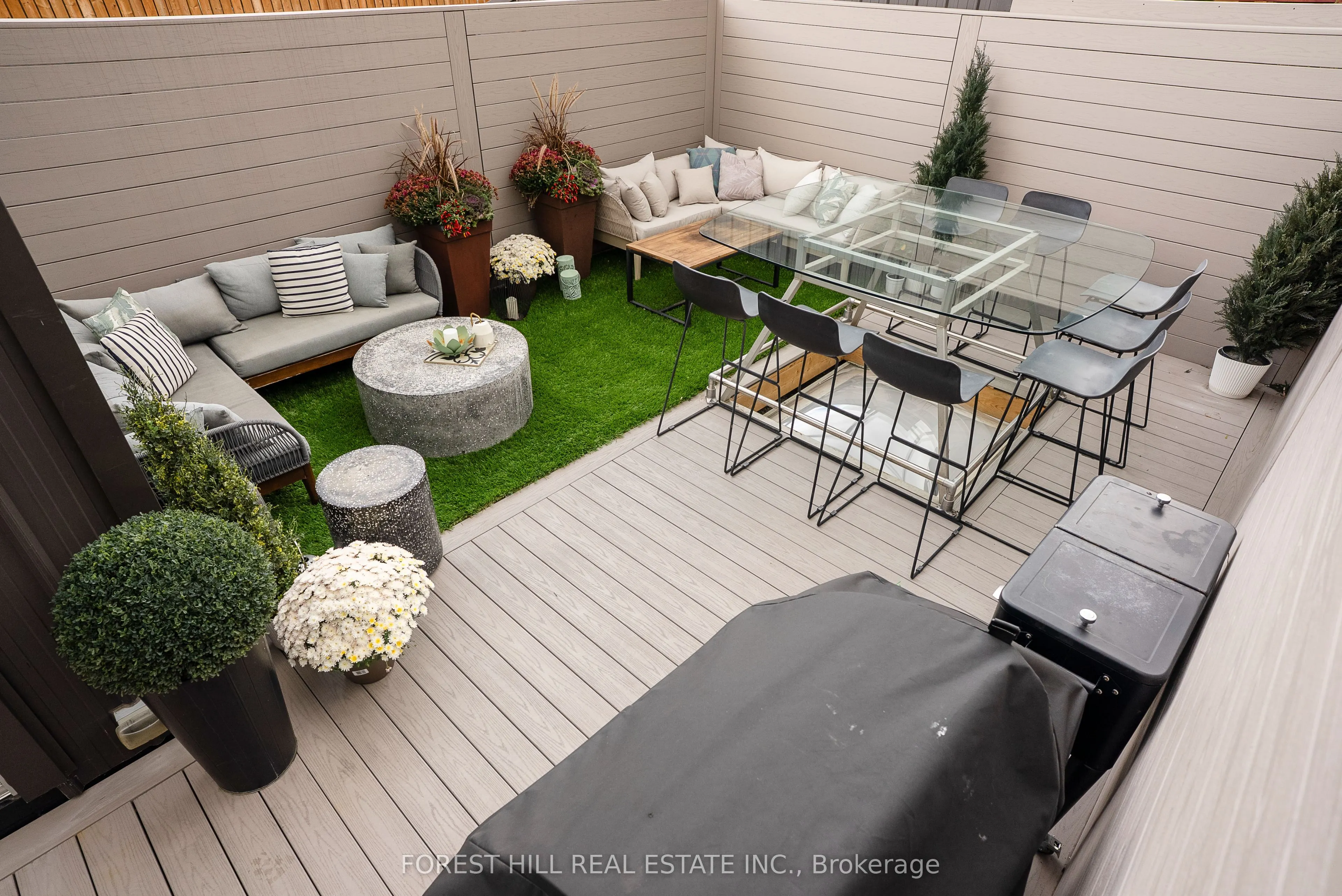 326 Carlaw Avenue, #123