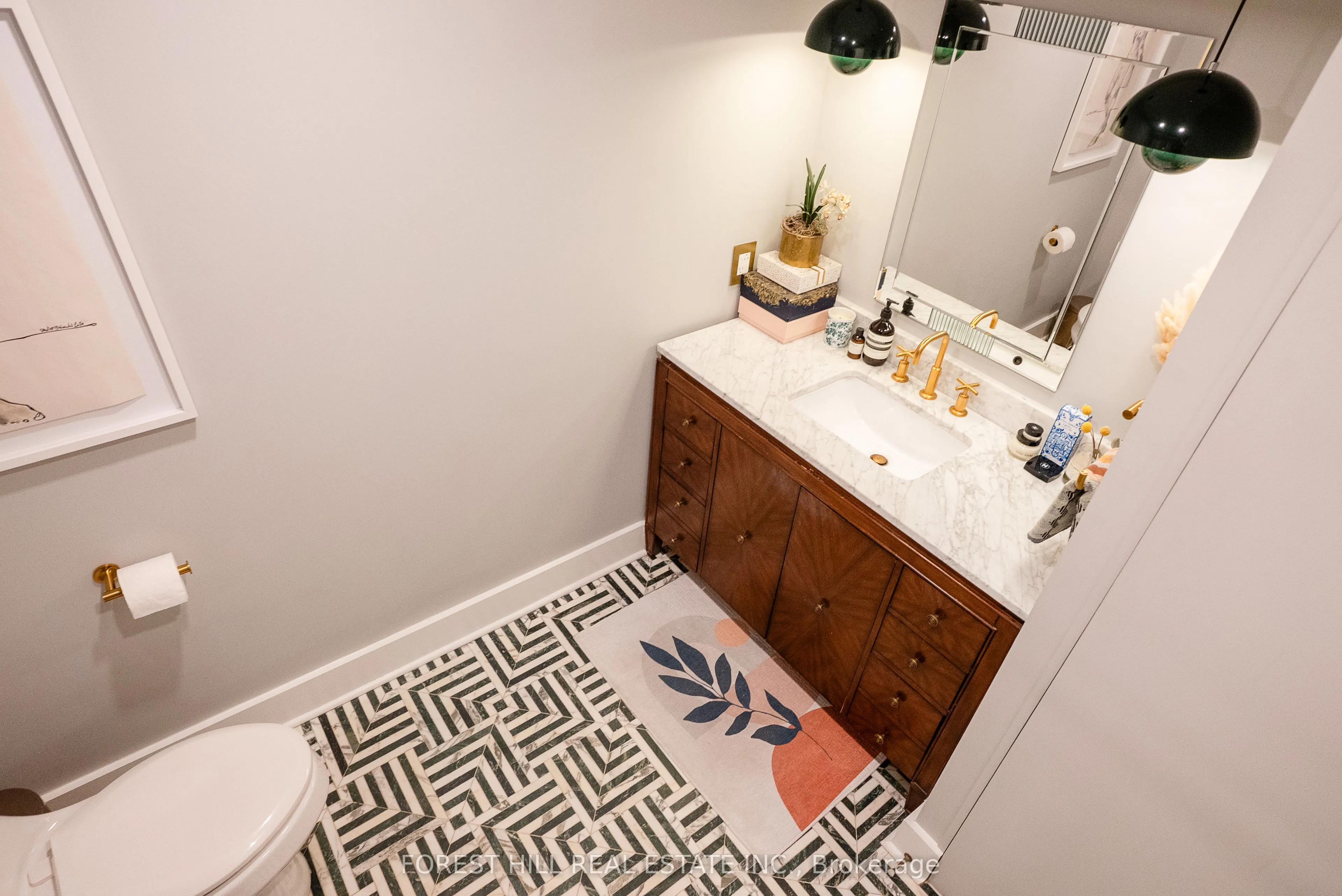 326 Carlaw Avenue, #123