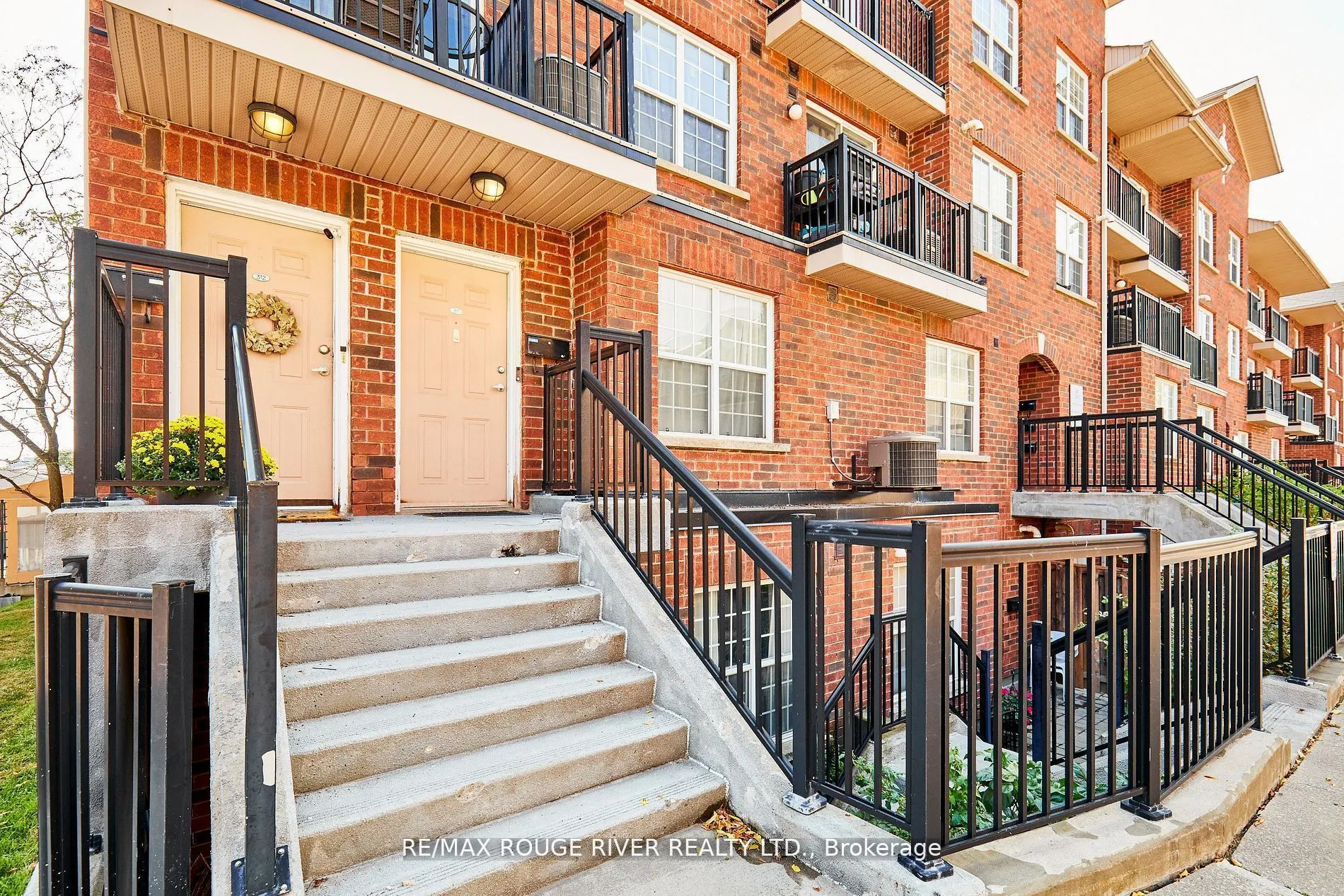 25 Strangford Lane, #312