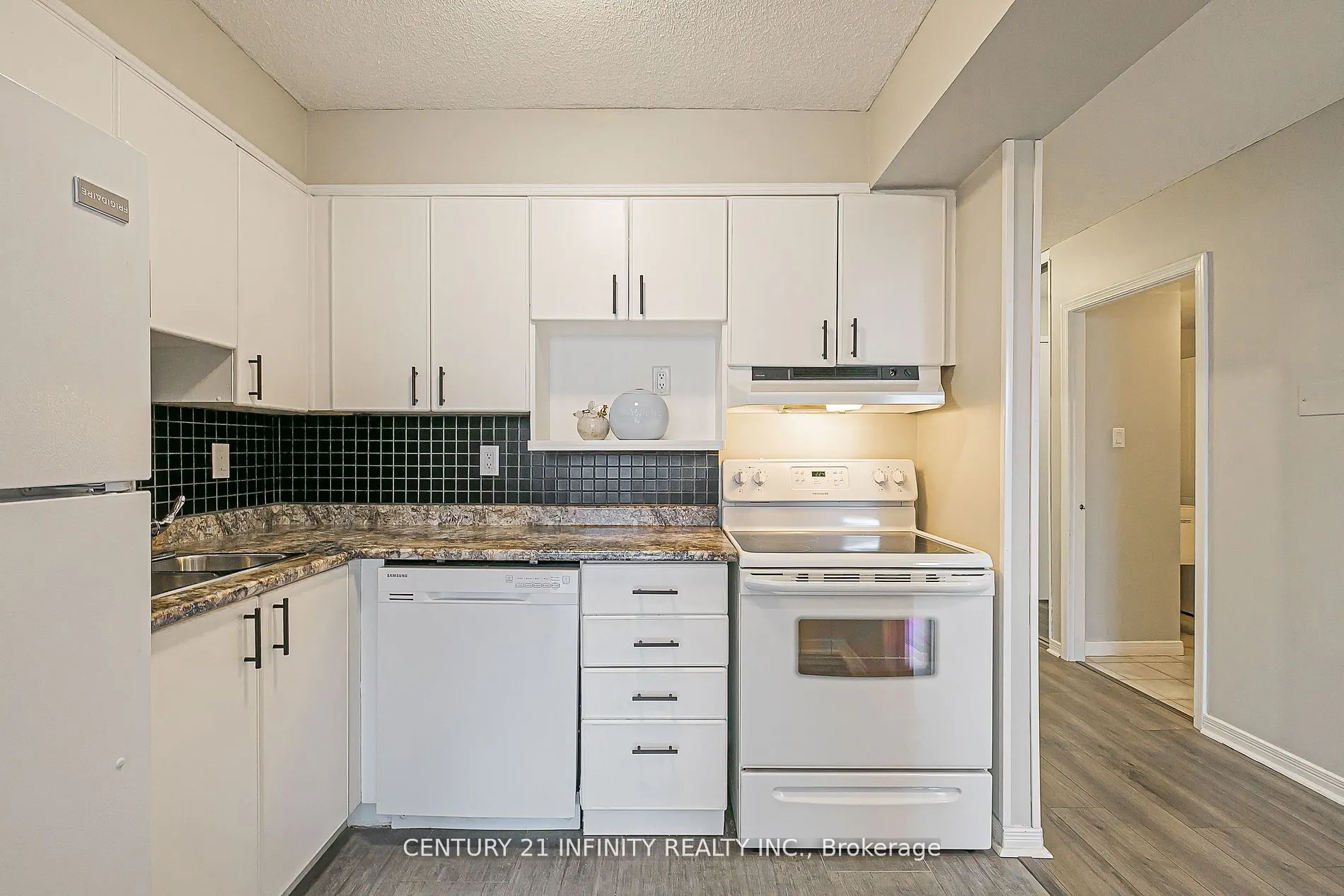 80 Athol Street E, #306