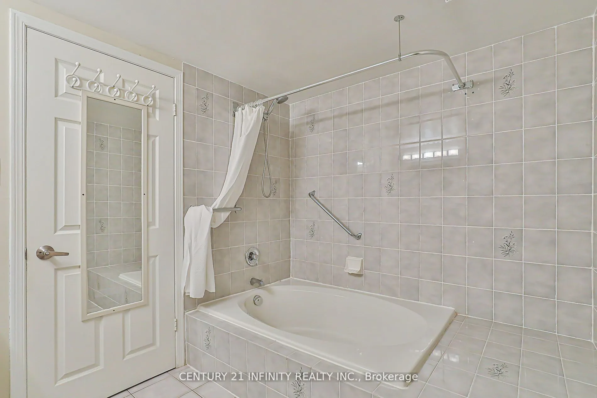 80 Athol Street E, #306