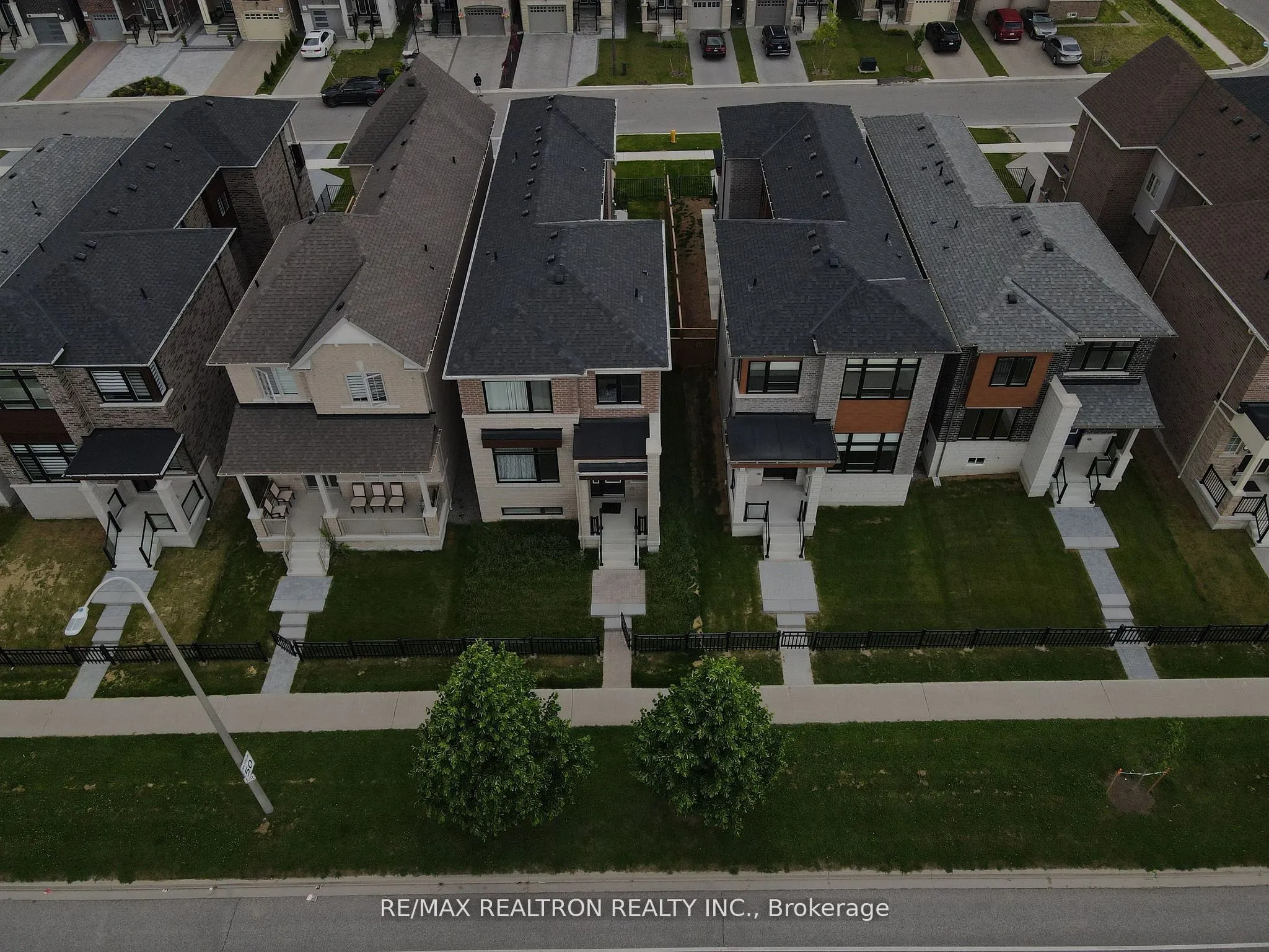 9 Mountainside Crescent