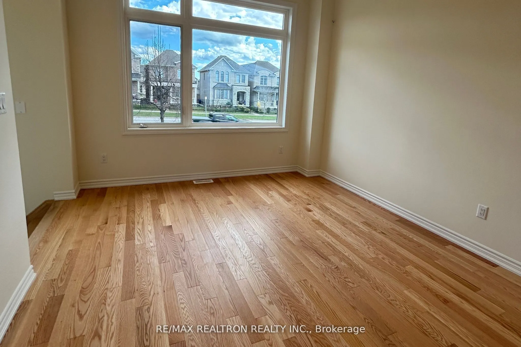 9 Mountainside Crescent