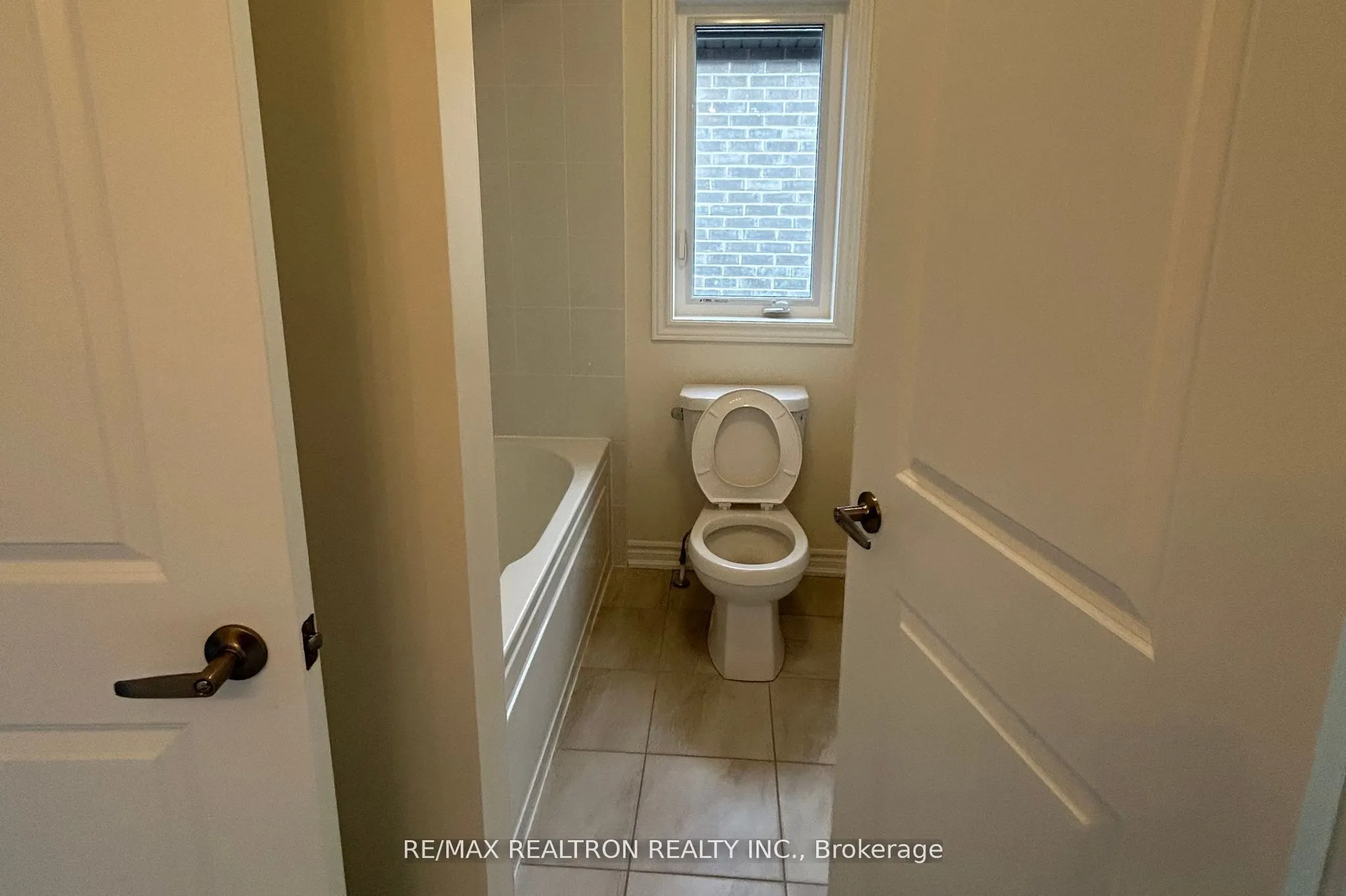 9 Mountainside Crescent