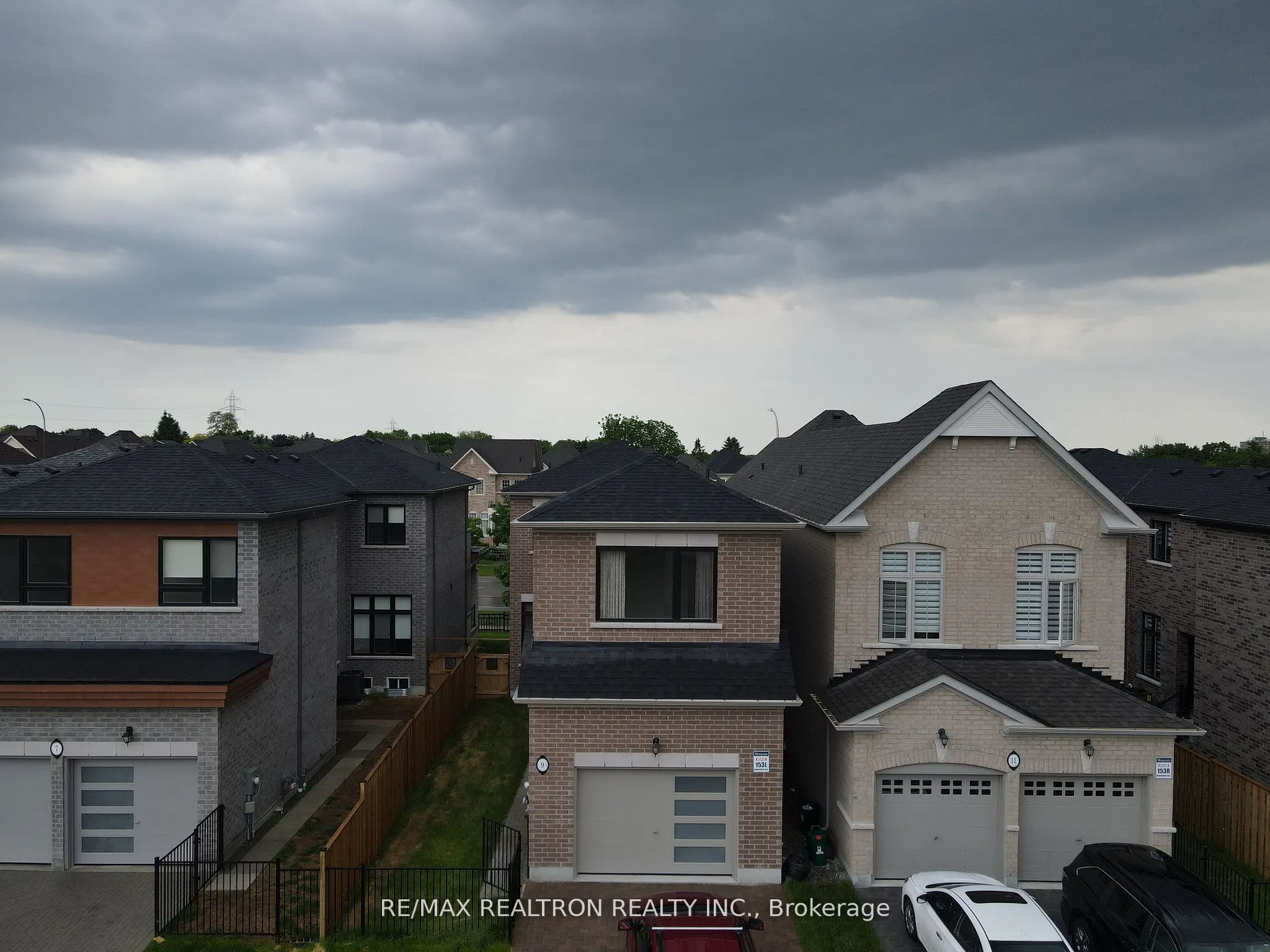 9 Mountainside Crescent