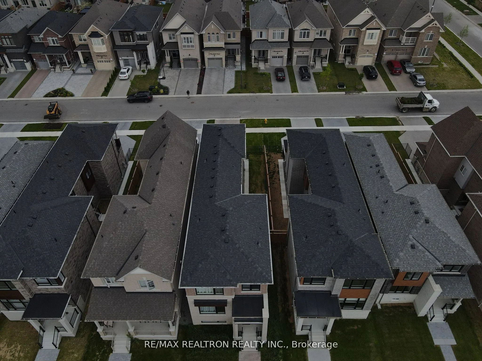 9 Mountainside Crescent