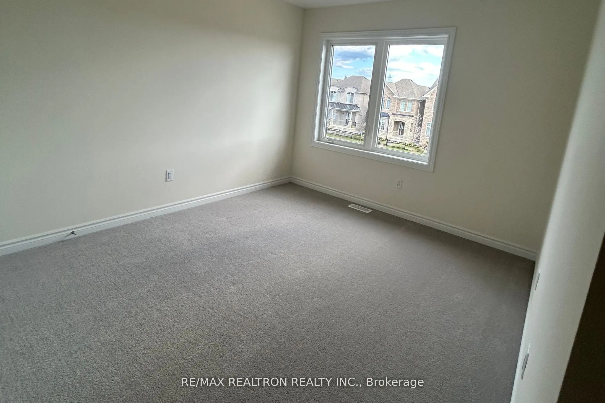 9 Mountainside Crescent