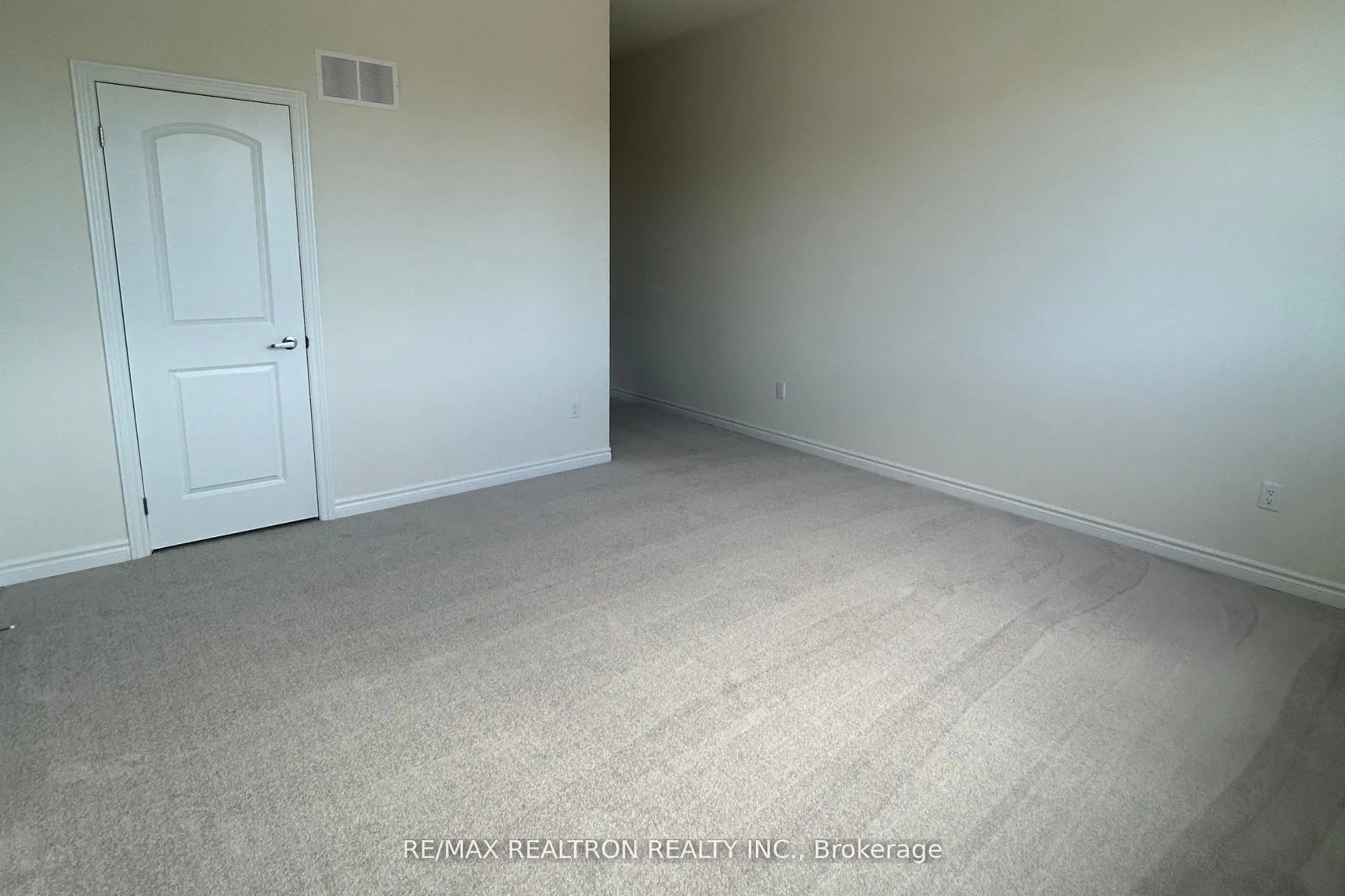 9 Mountainside Crescent