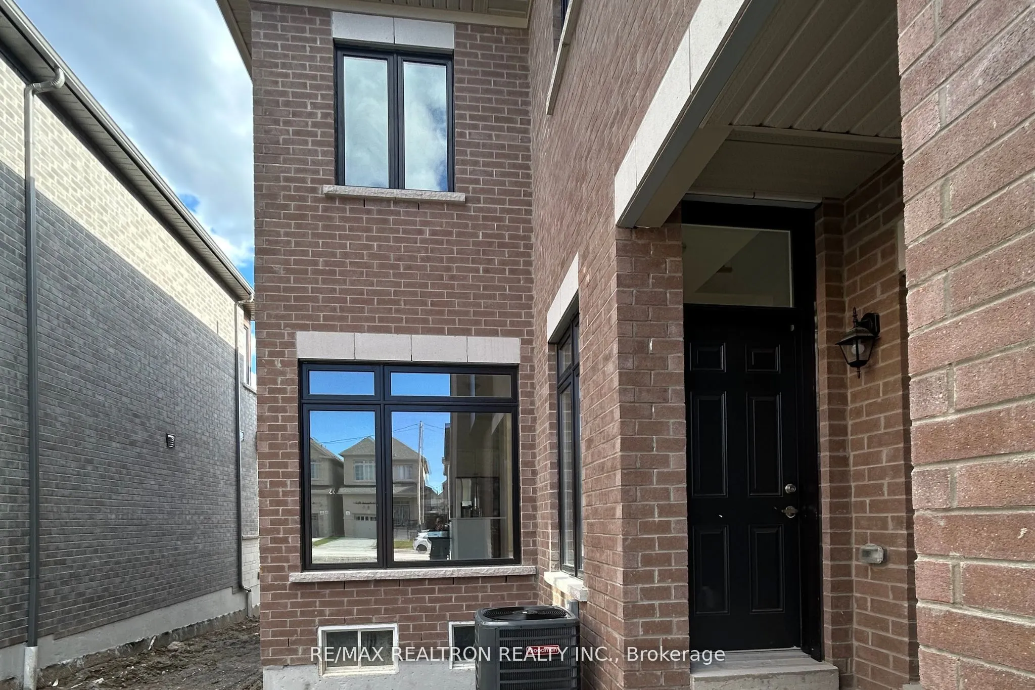 9 Mountainside Crescent