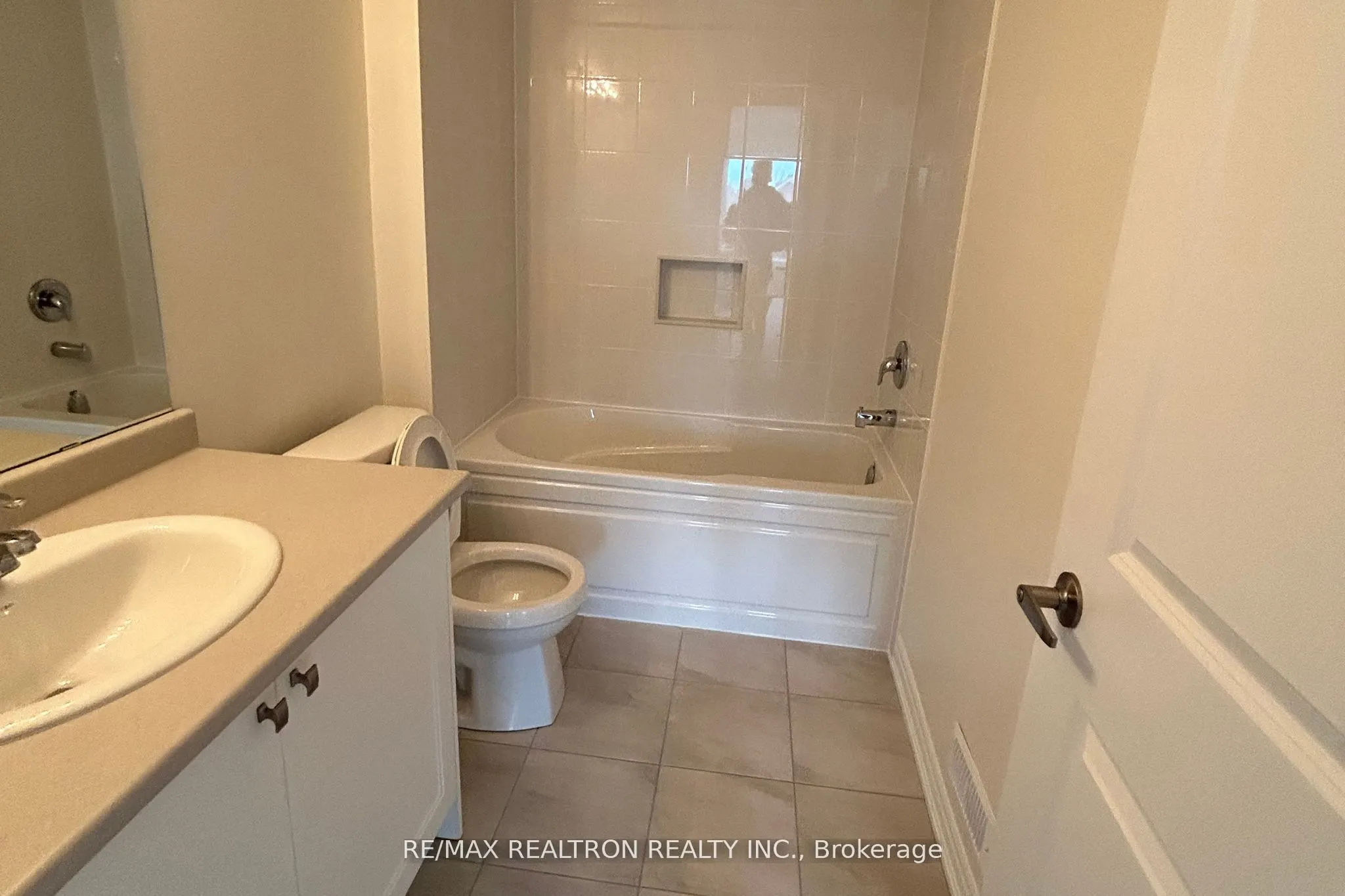 9 Mountainside Crescent