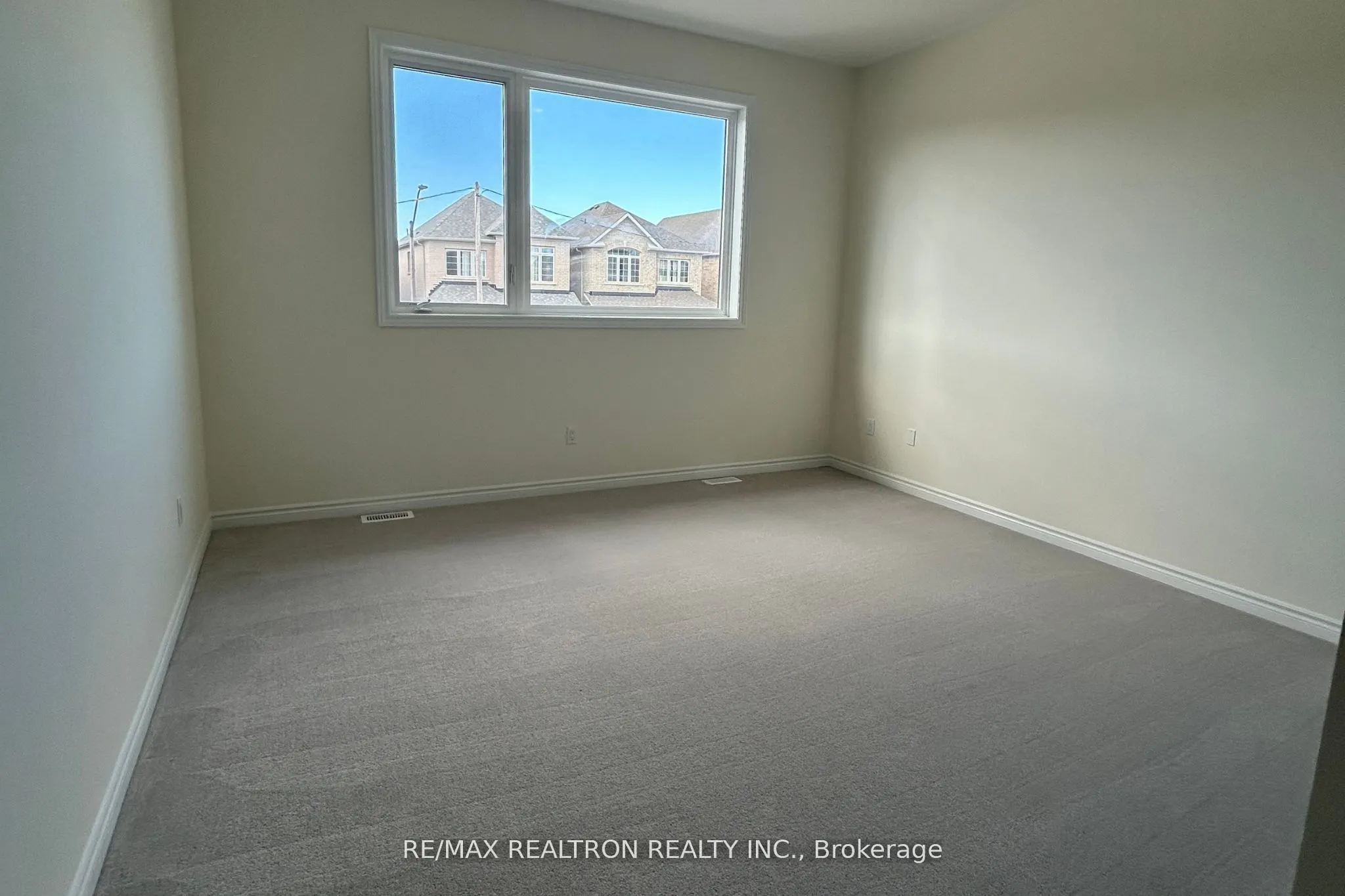 9 Mountainside Crescent