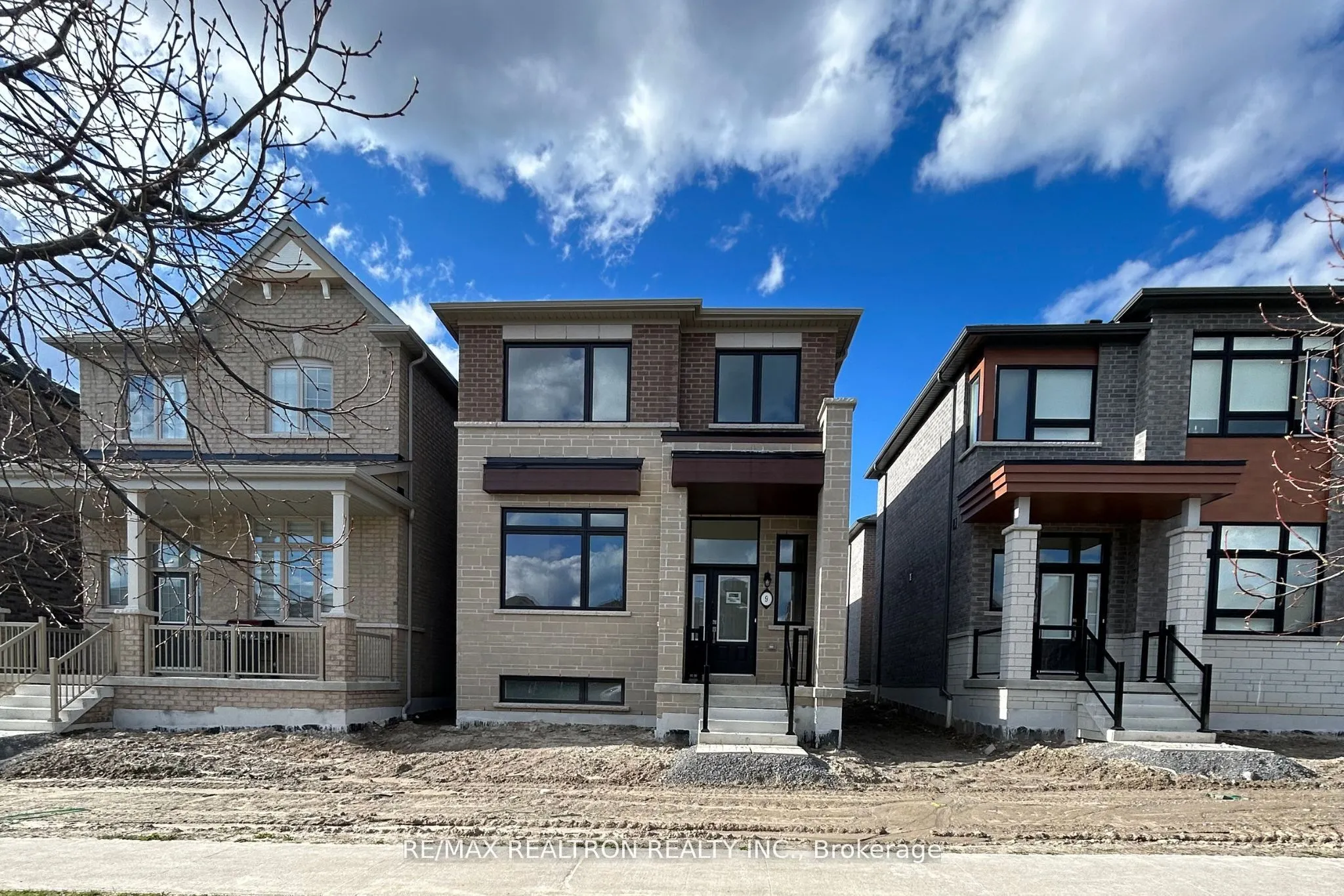 9 Mountainside Crescent