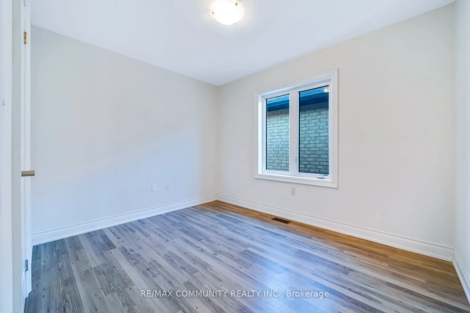 1024 Skyridge Boulevard N