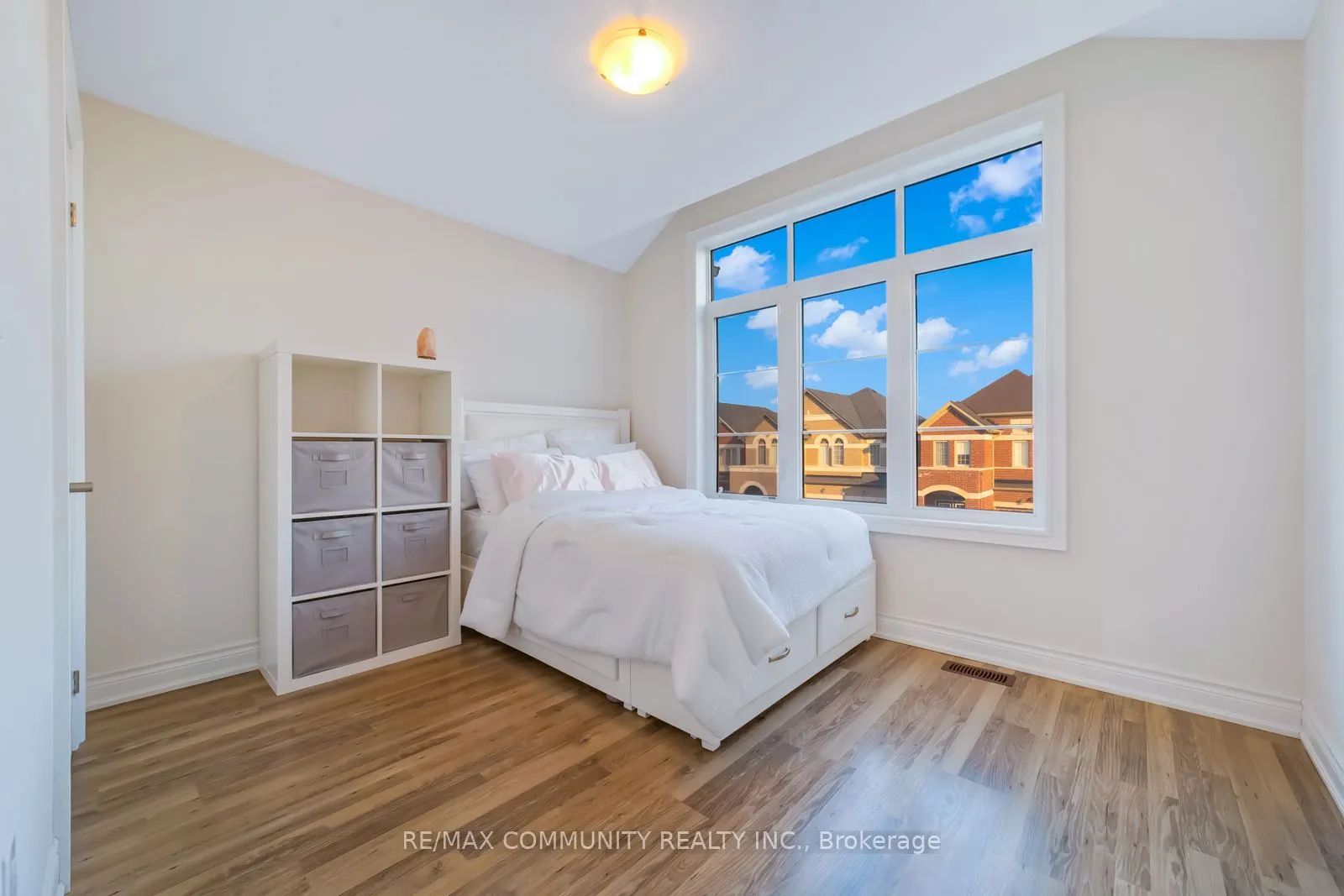 1024 Skyridge Boulevard N