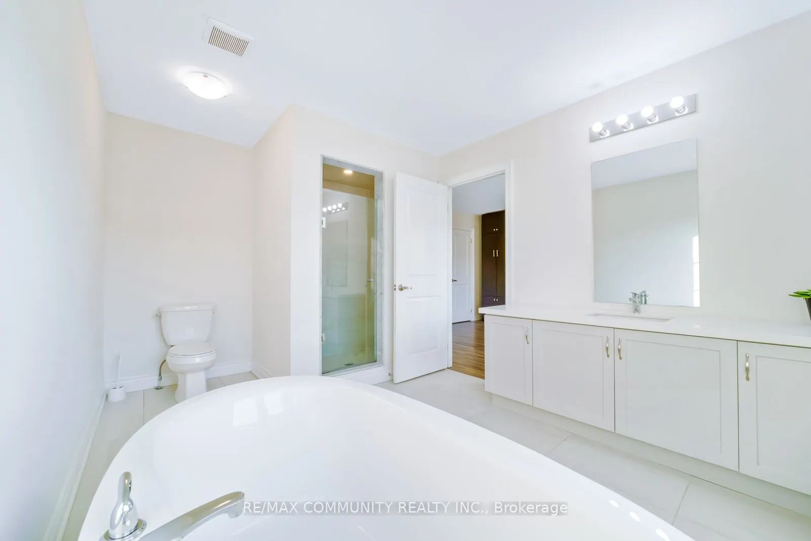 1024 Skyridge Boulevard N