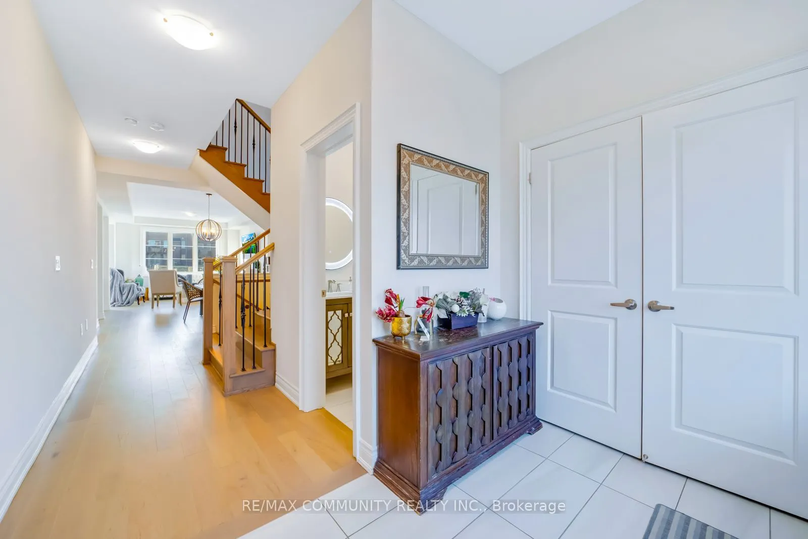 1024 Skyridge Boulevard N