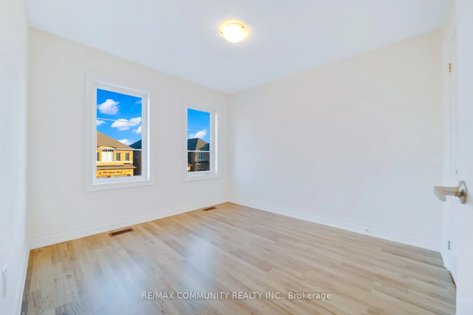 1024 Skyridge Boulevard N