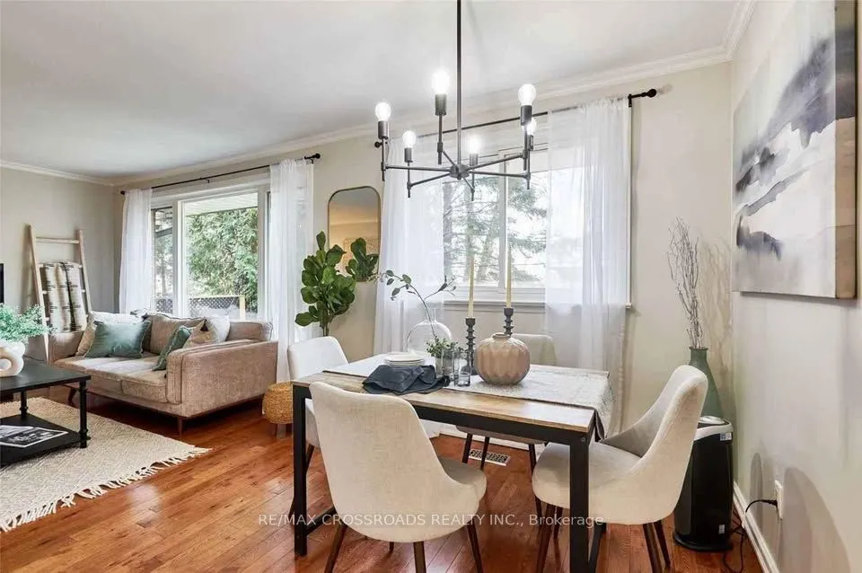 77 Woodgarden Crescent