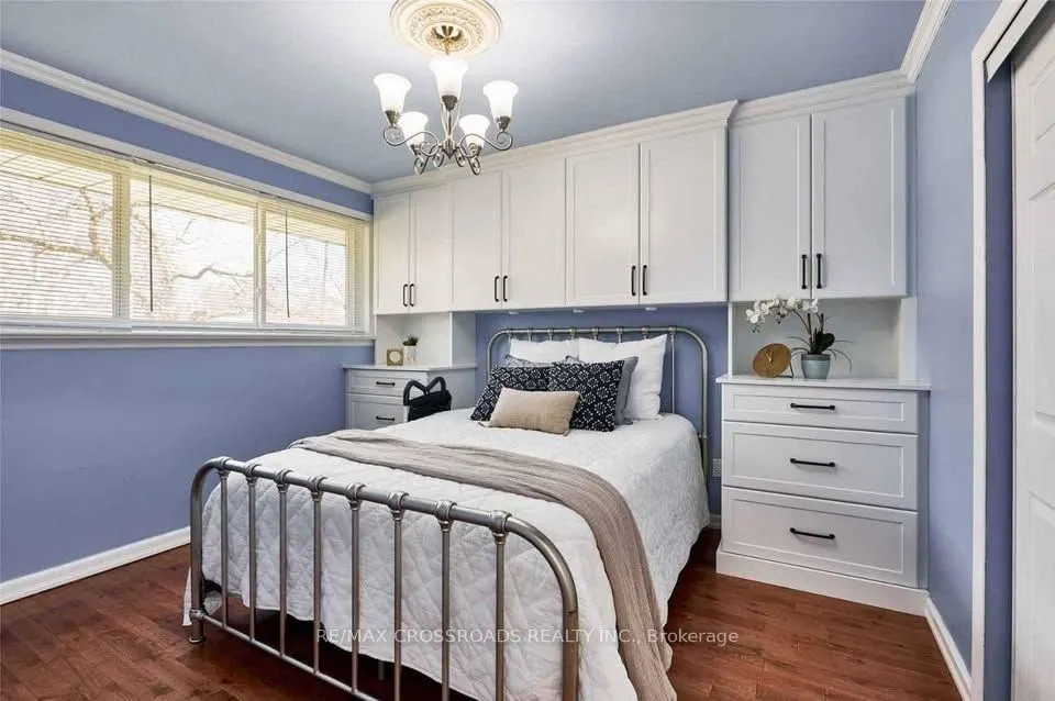 77 Woodgarden Crescent