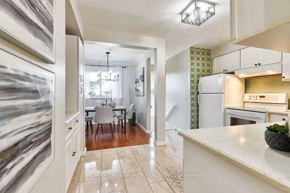 77 Woodgarden Crescent