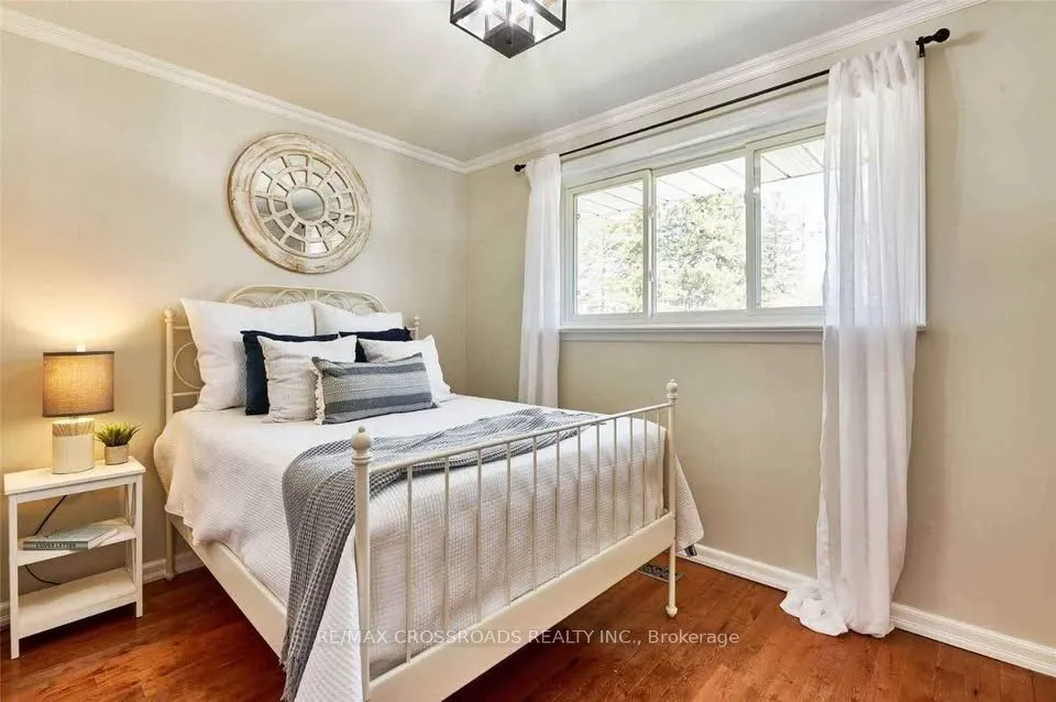 77 Woodgarden Crescent