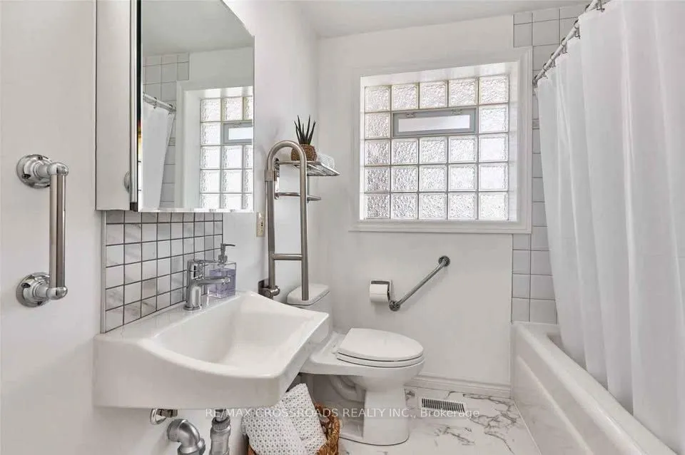 77 Woodgarden Crescent