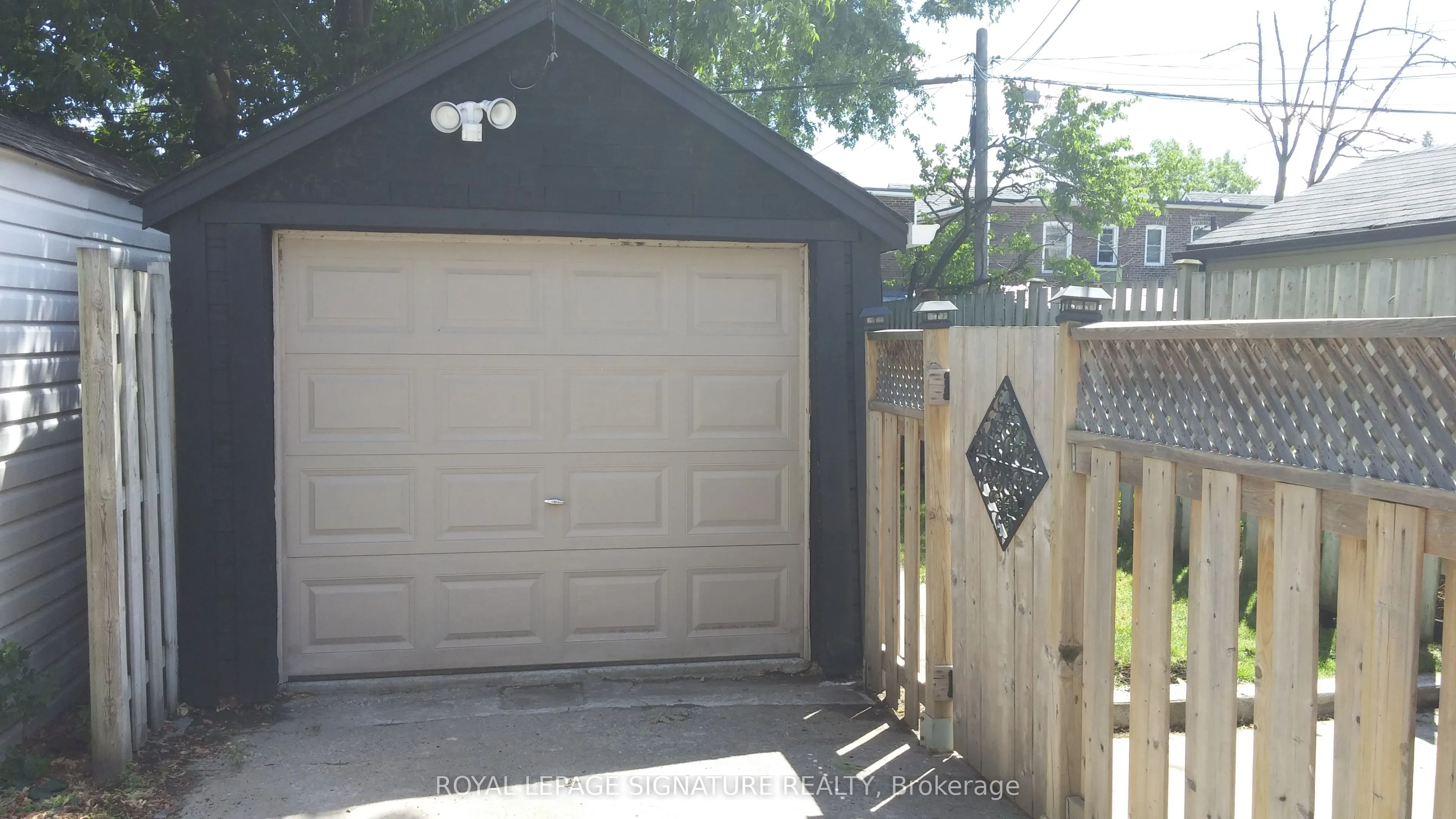 327 Wolverleigh Boulevard