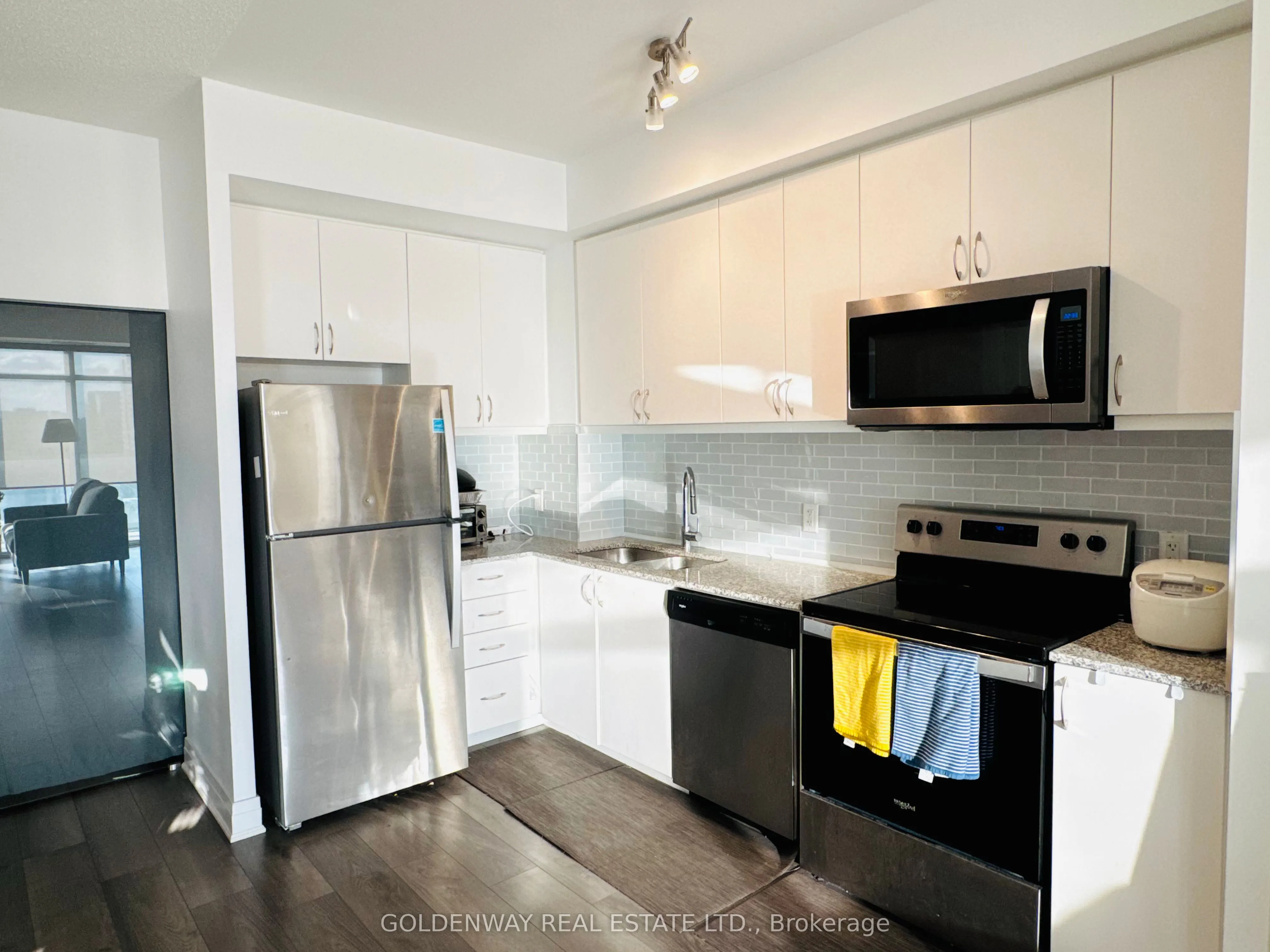 3220 Sheppard Avenue E, #901