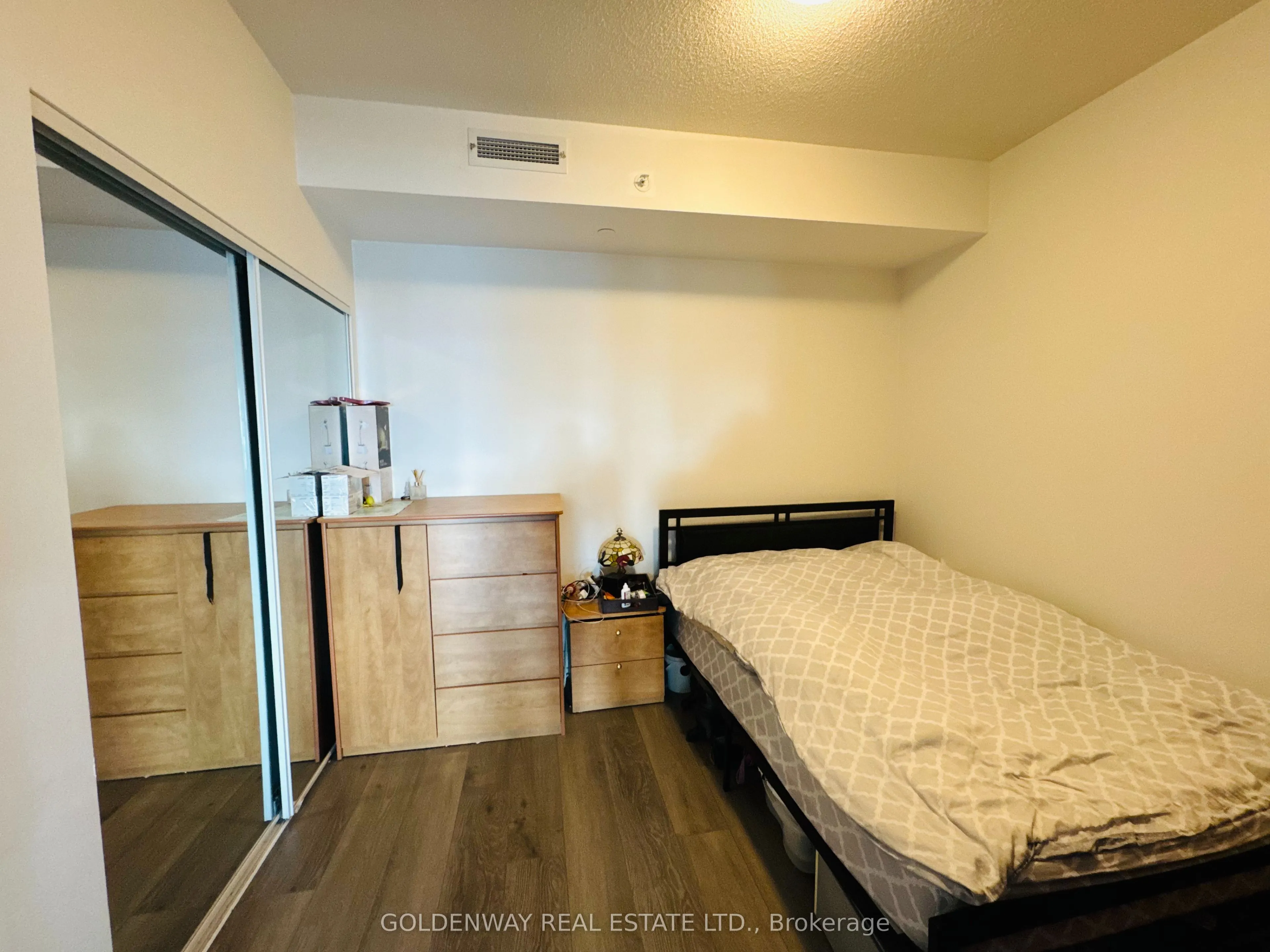 3220 Sheppard Avenue E, #901