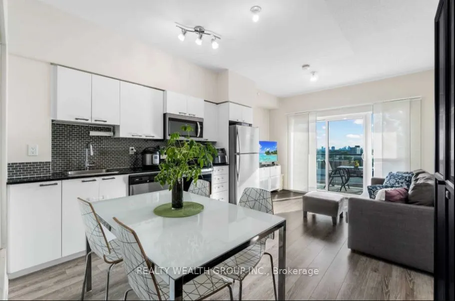 2150 Lawrence Avenue E, #907