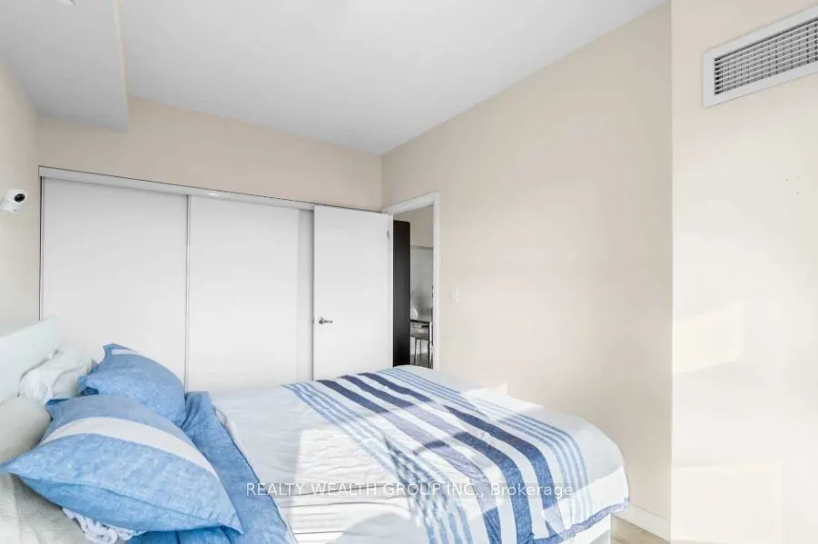 2150 Lawrence Avenue E, #907