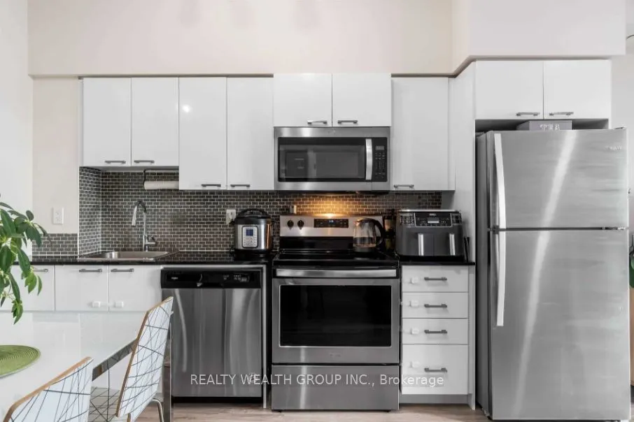 2150 Lawrence Avenue E, #907