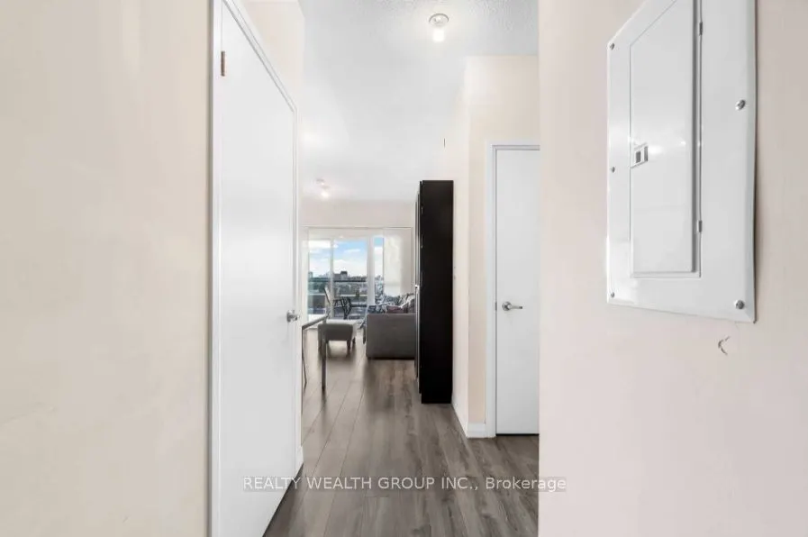 2150 Lawrence Avenue E, #907