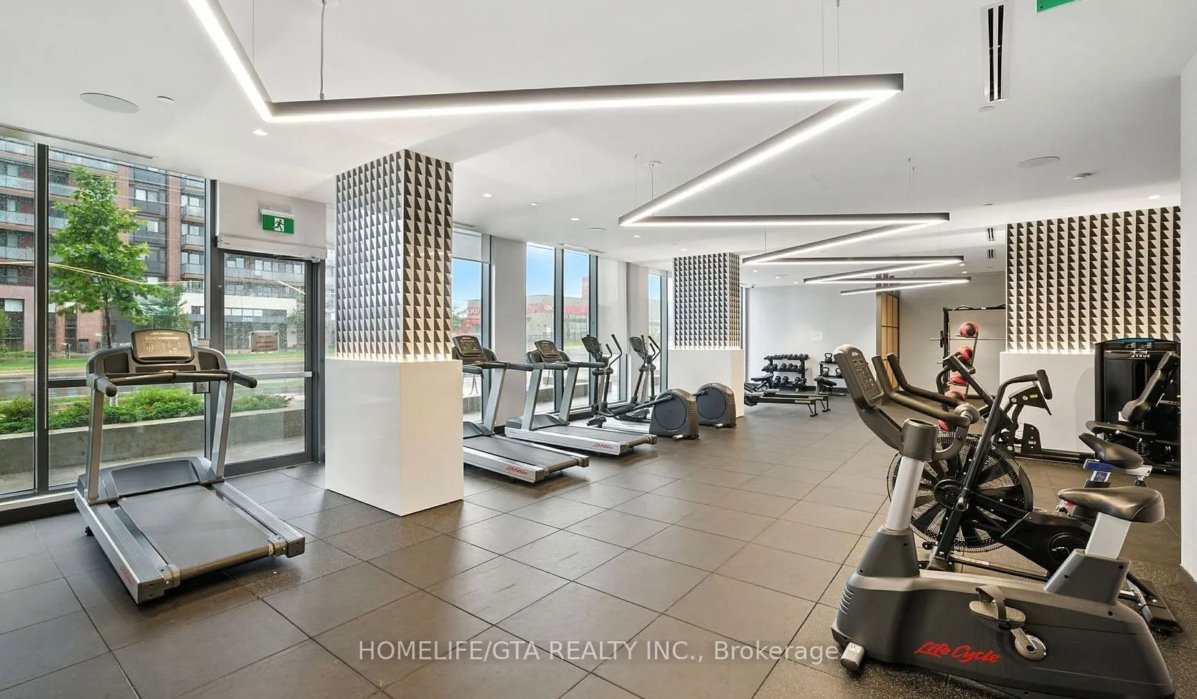 2545 Simcoe Street N, #1140