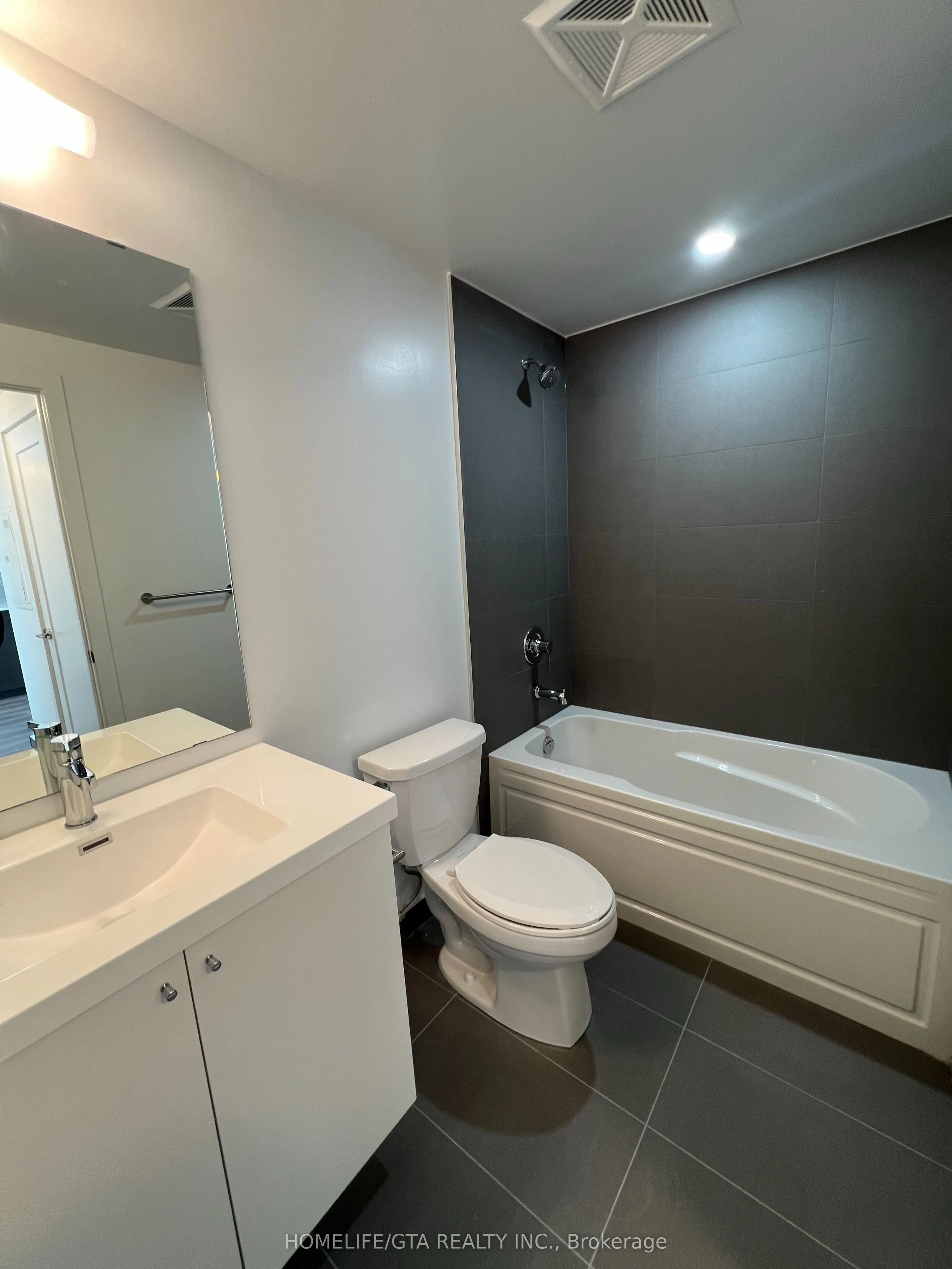 2545 Simcoe Street N, #1140