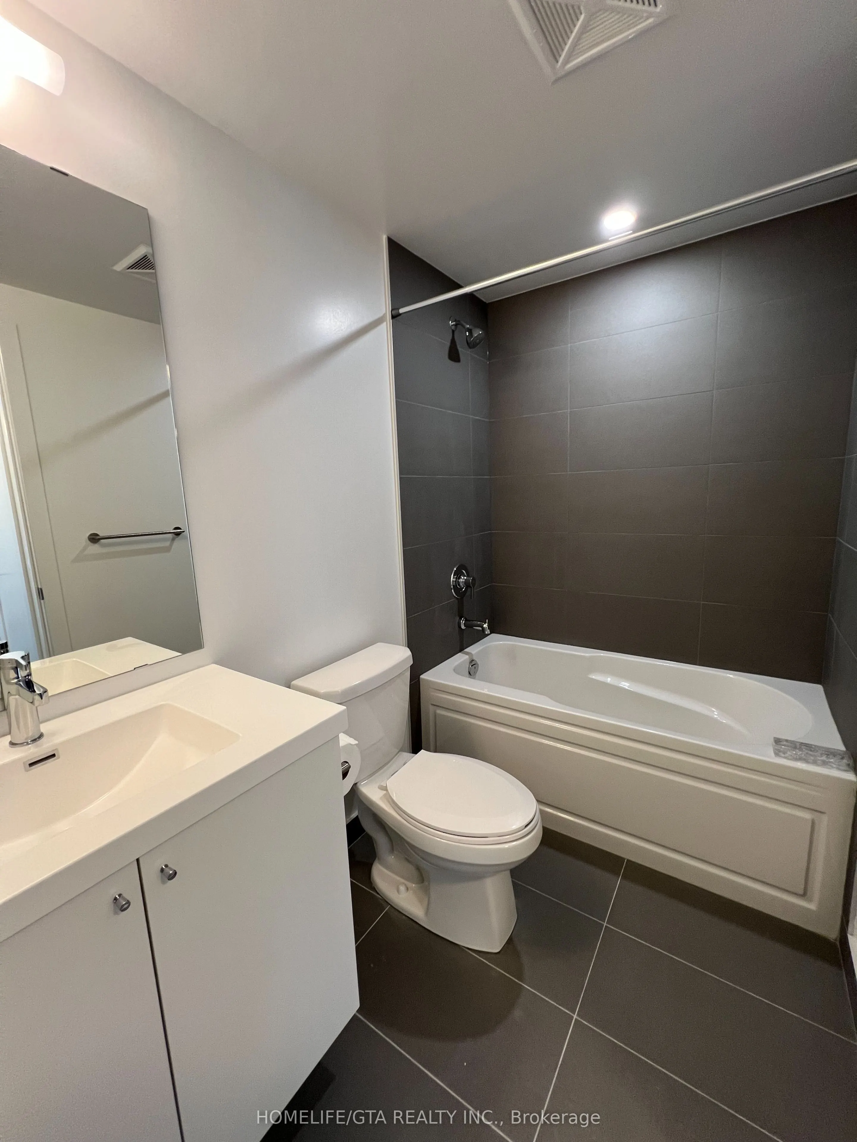 2545 Simcoe Street N, #540