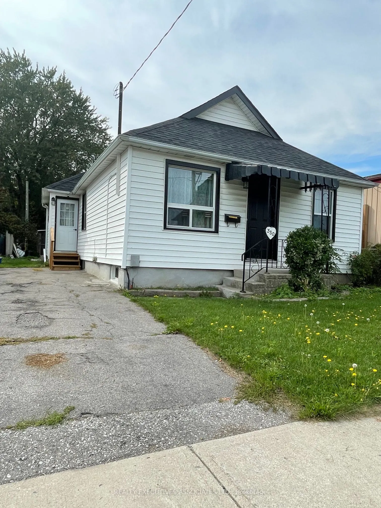 350 Oshawa Boulevard S