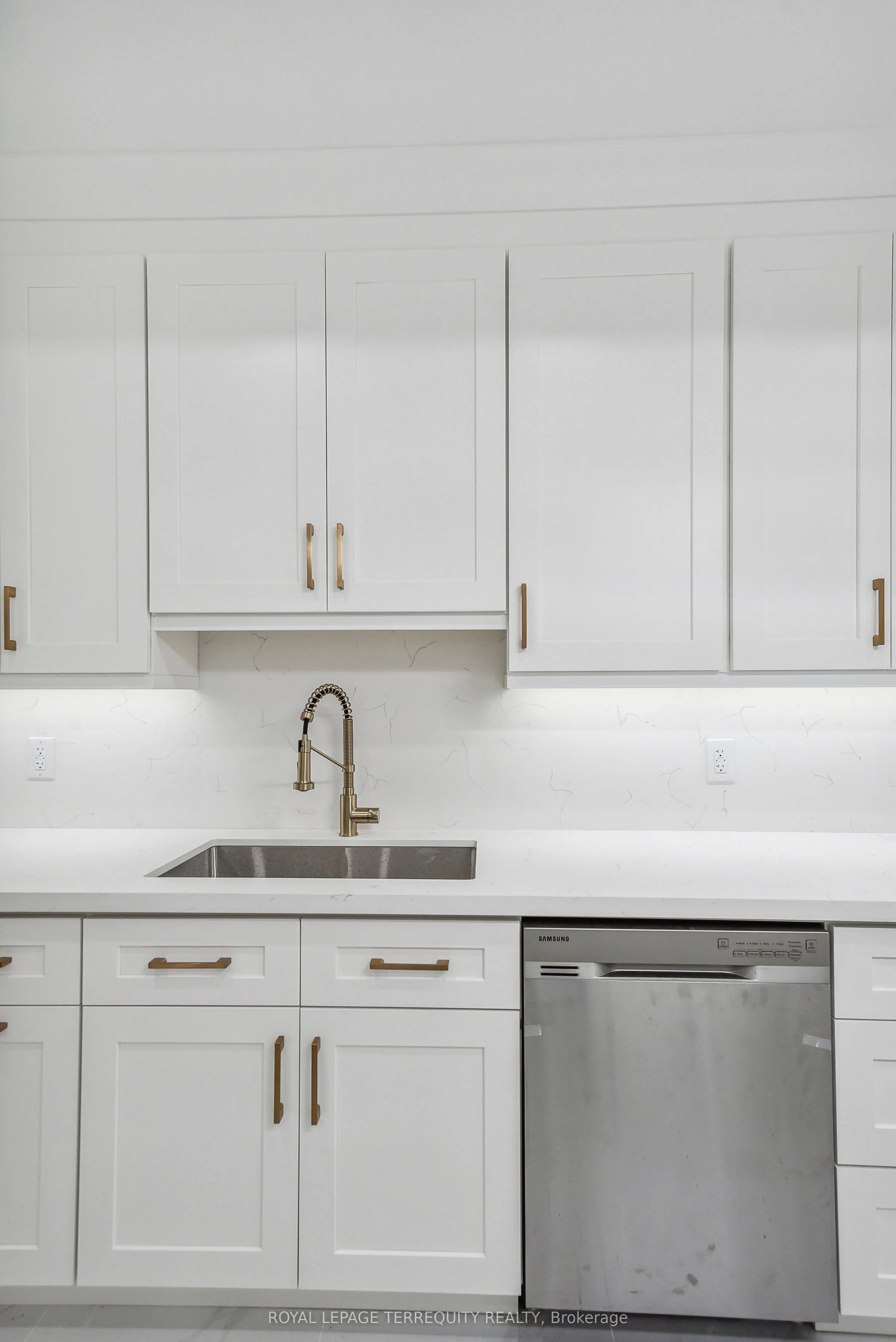 10 Mack Avenue, #Main floor